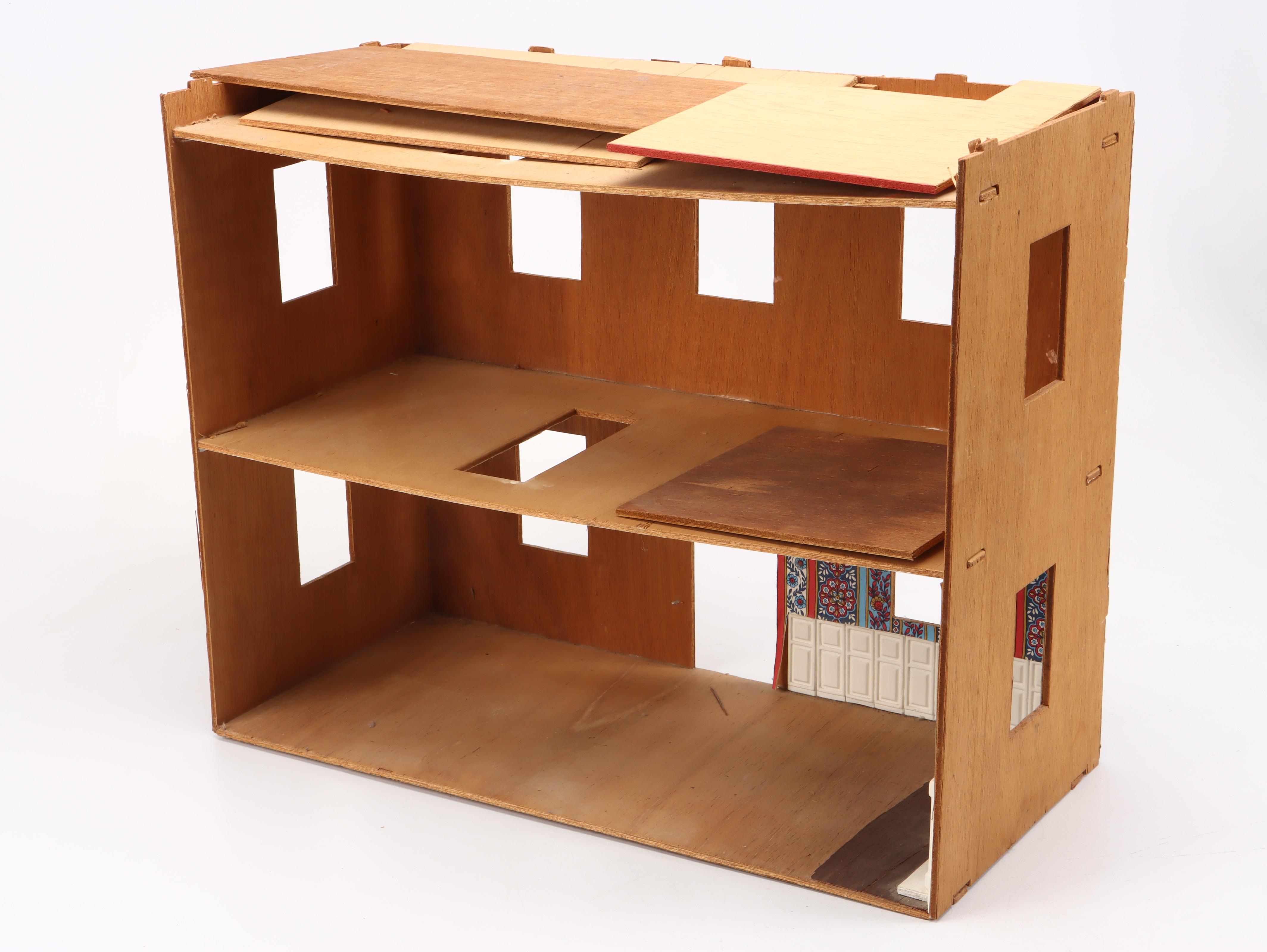 Skilcraft Victorian Wooden Dollhouse with Accessories and Dollhouse History Book