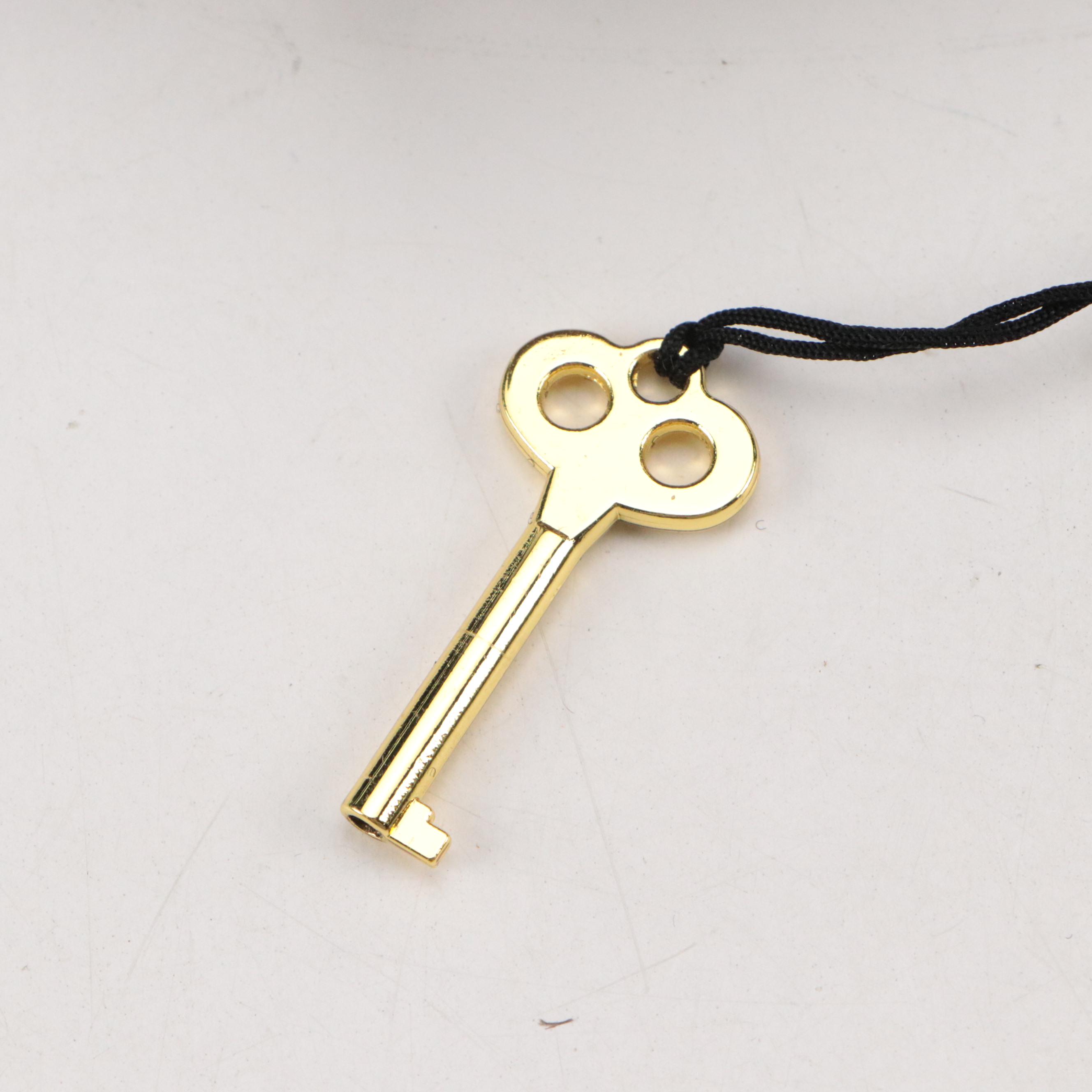 Jere Walnut Wood Grain Finish Locking Jewelry Chest