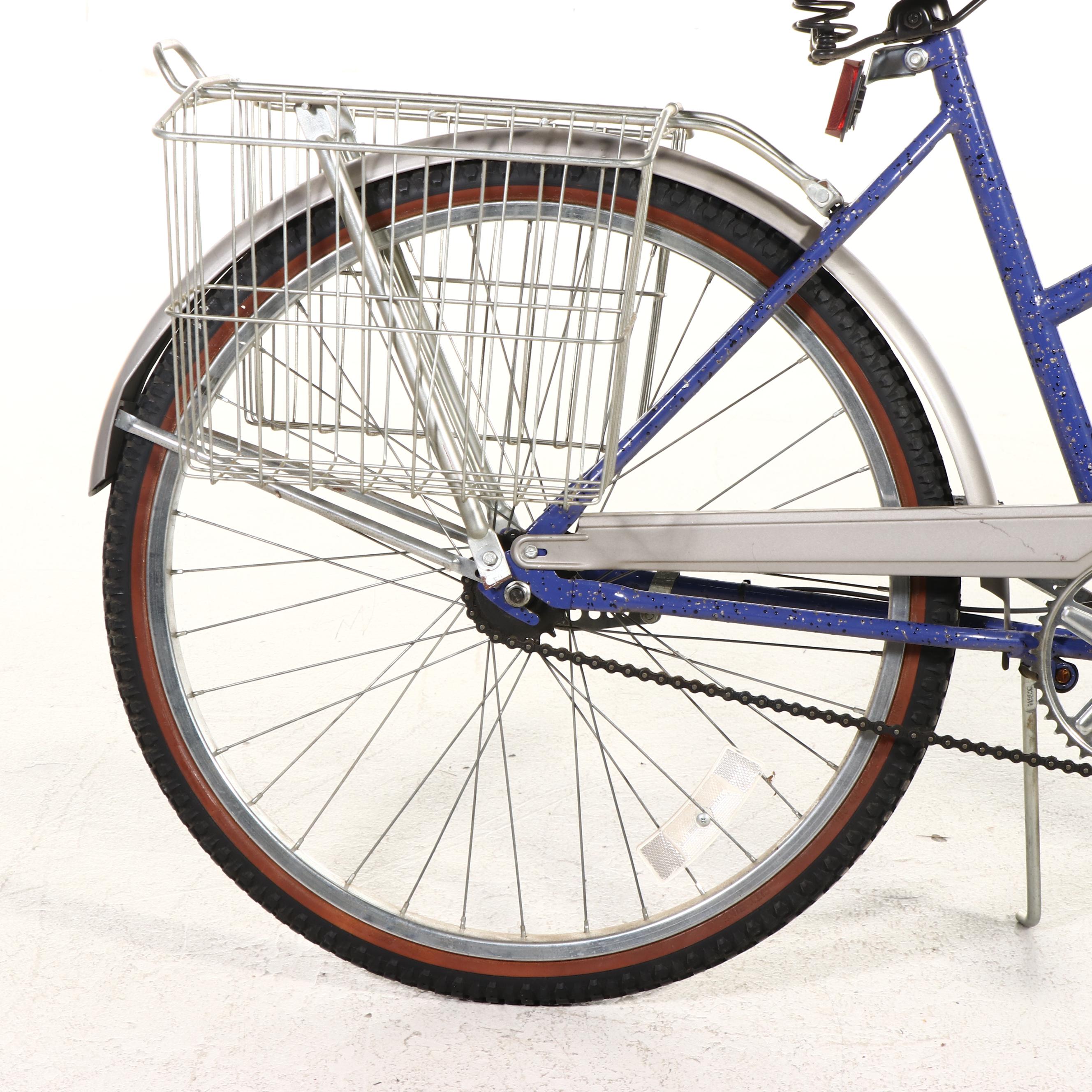 Huffy St. Croix 3-Speed Cruiser Bicycle with Schwinn Seat and Basket