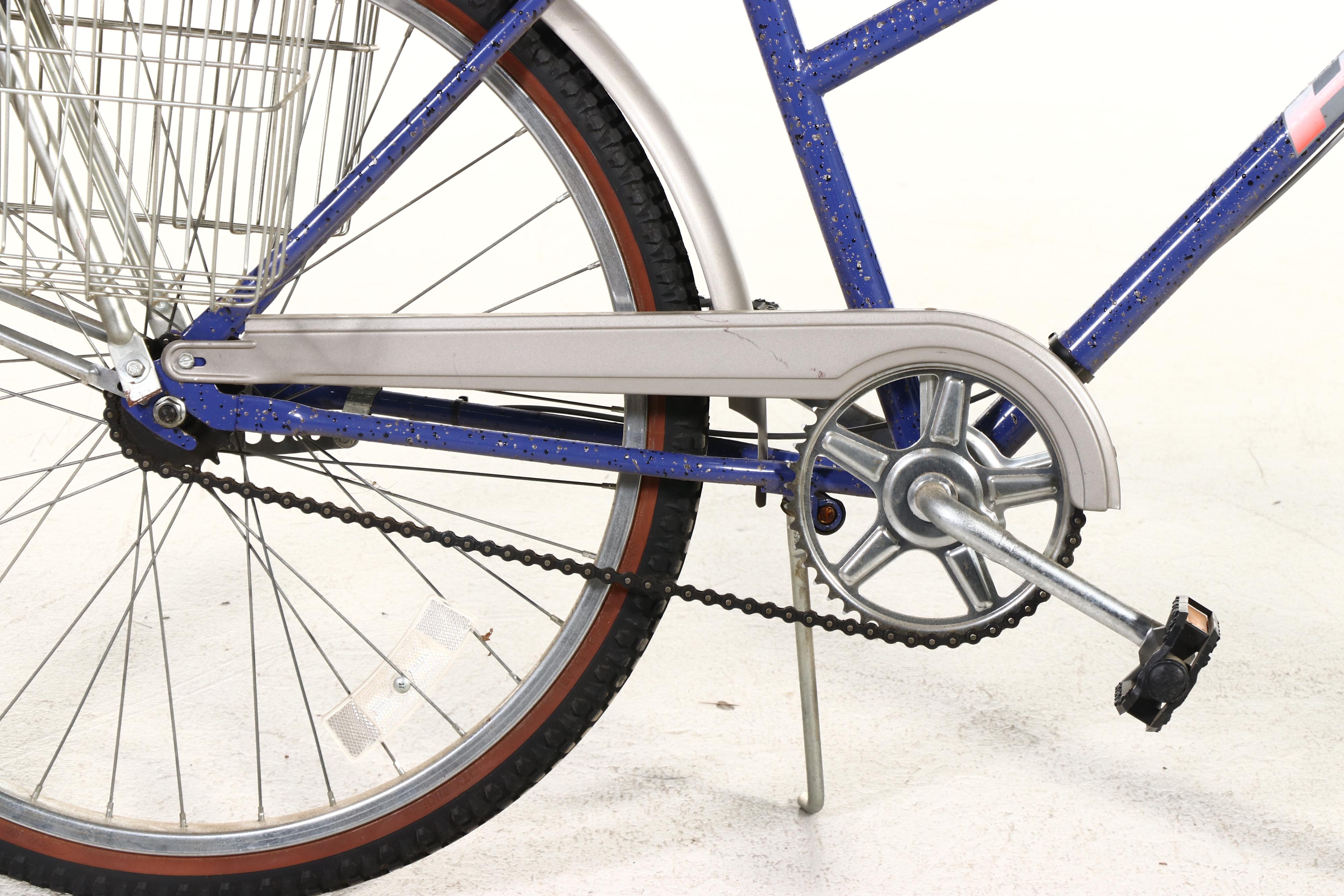 Huffy St. Croix 3-Speed Cruiser Bicycle with Schwinn Seat and Basket