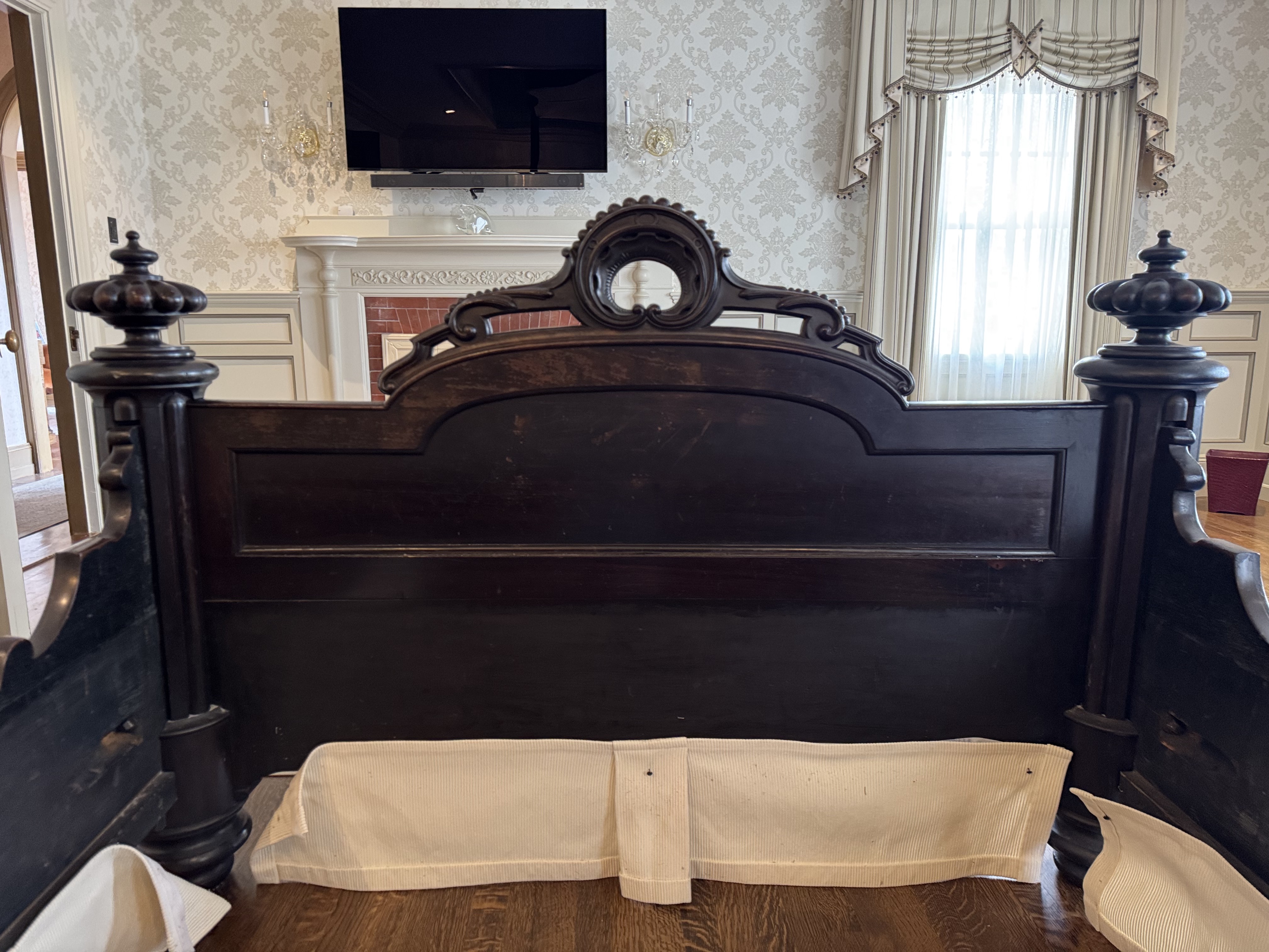 Prudent Mallard Victorian Rosewood Three-Quarter Tester Bed, Mid-19th Century