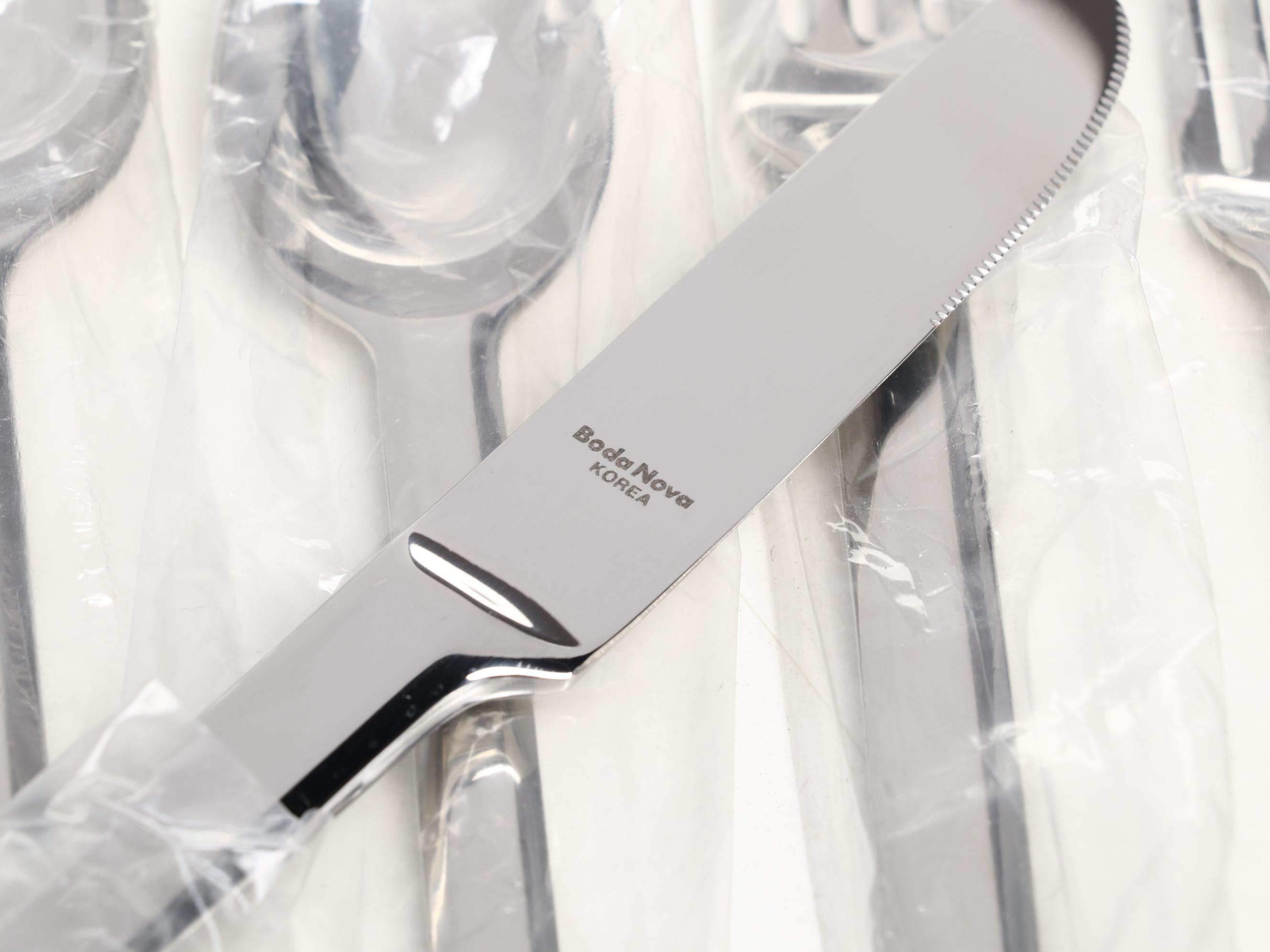 Boda Nova Stainless Steel Flatware with Jorge Santos Napkins and Other Placemats