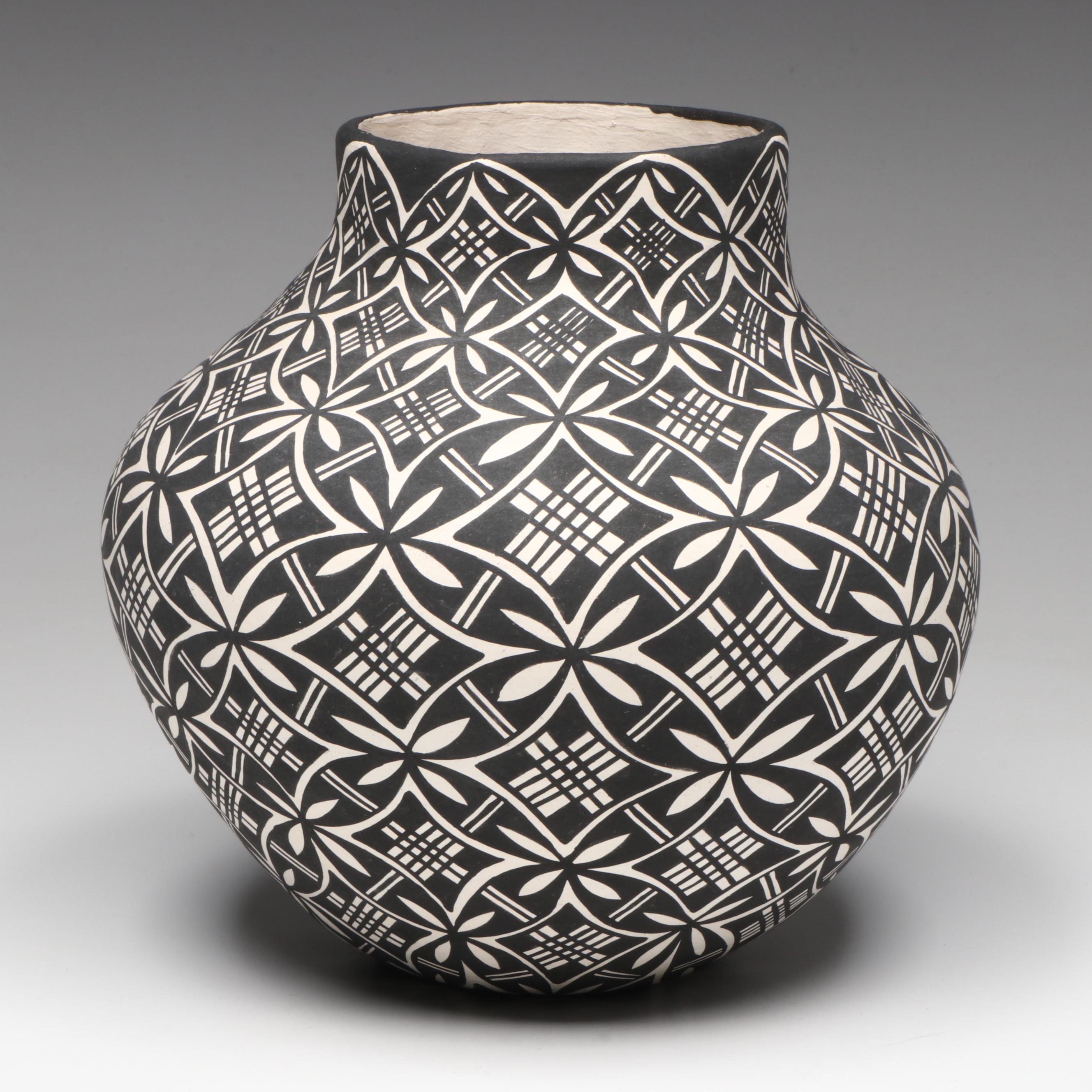 Mary Seymour Acoma Pueblo Black on White Olla