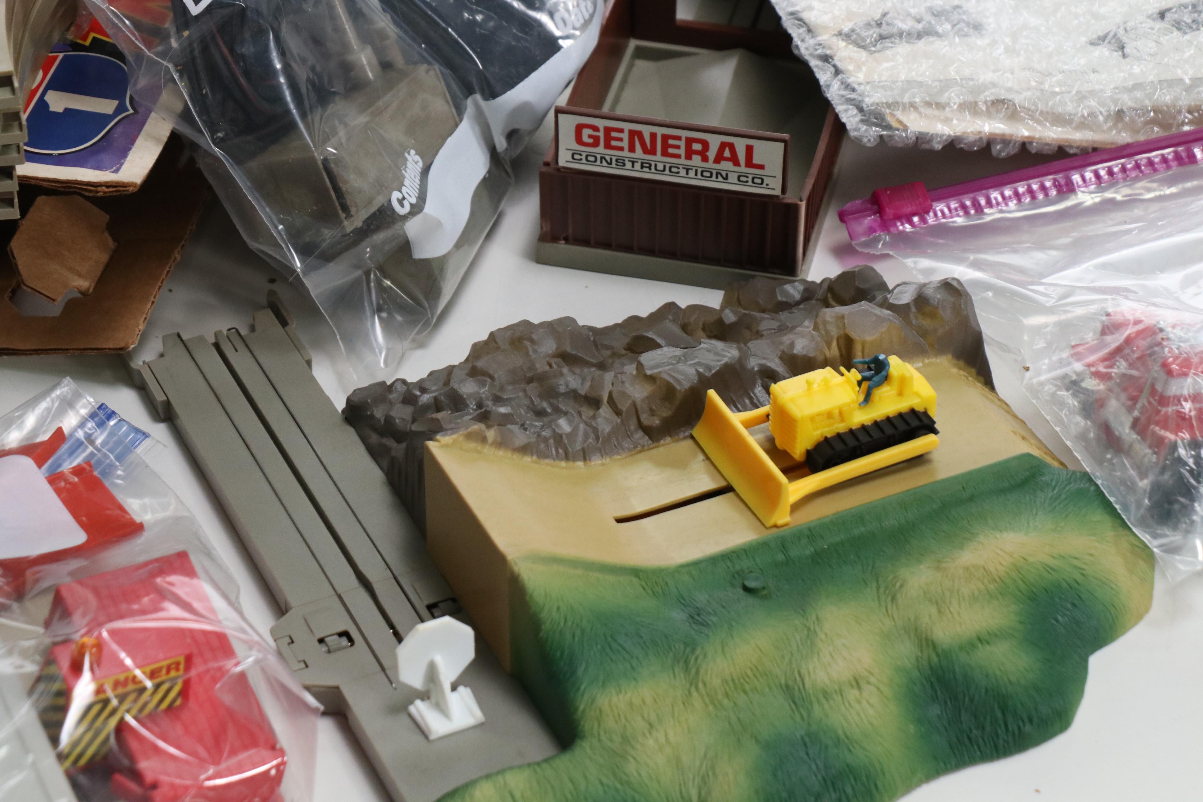 Tyco US-1 Electric Trucking Night Haulers Set, 1980s