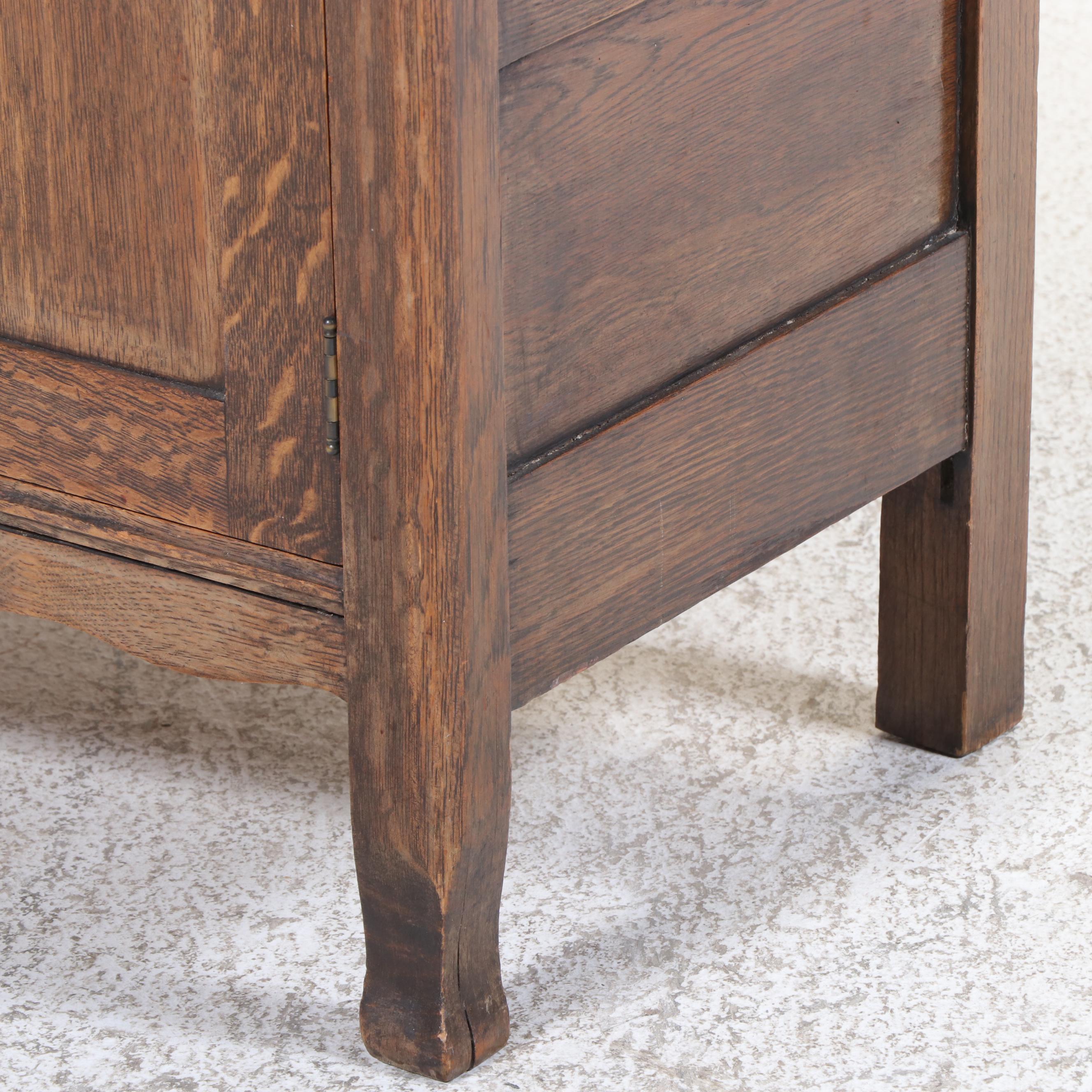 Late Victorian Quartersawn Oak Serpentine-Front Washstand, Circa 1900