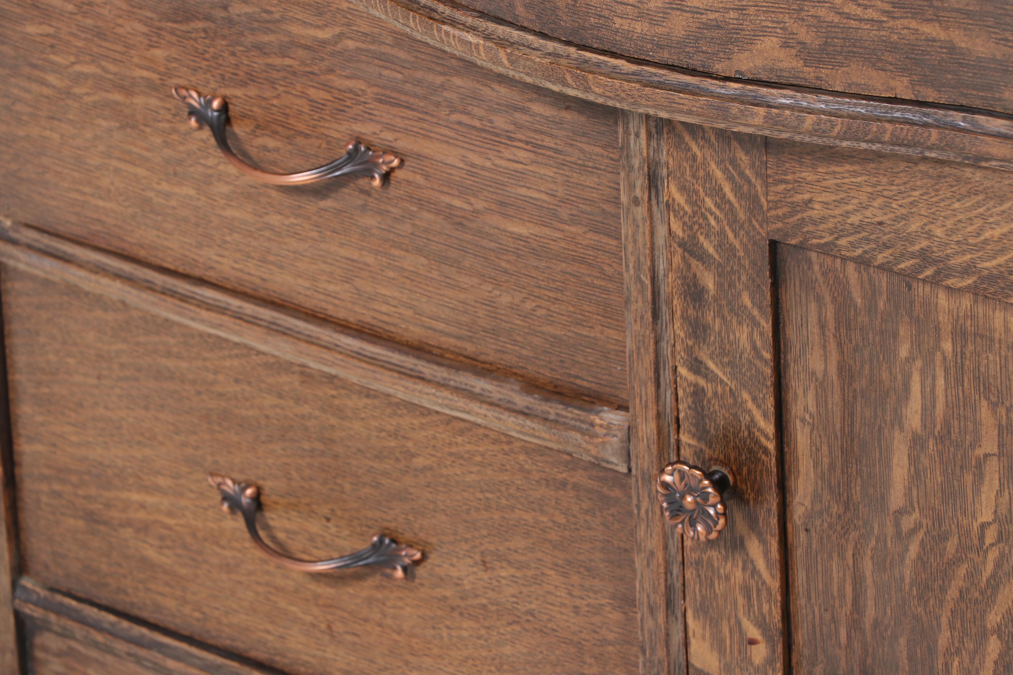 Late Victorian Quartersawn Oak Serpentine-Front Washstand, Circa 1900