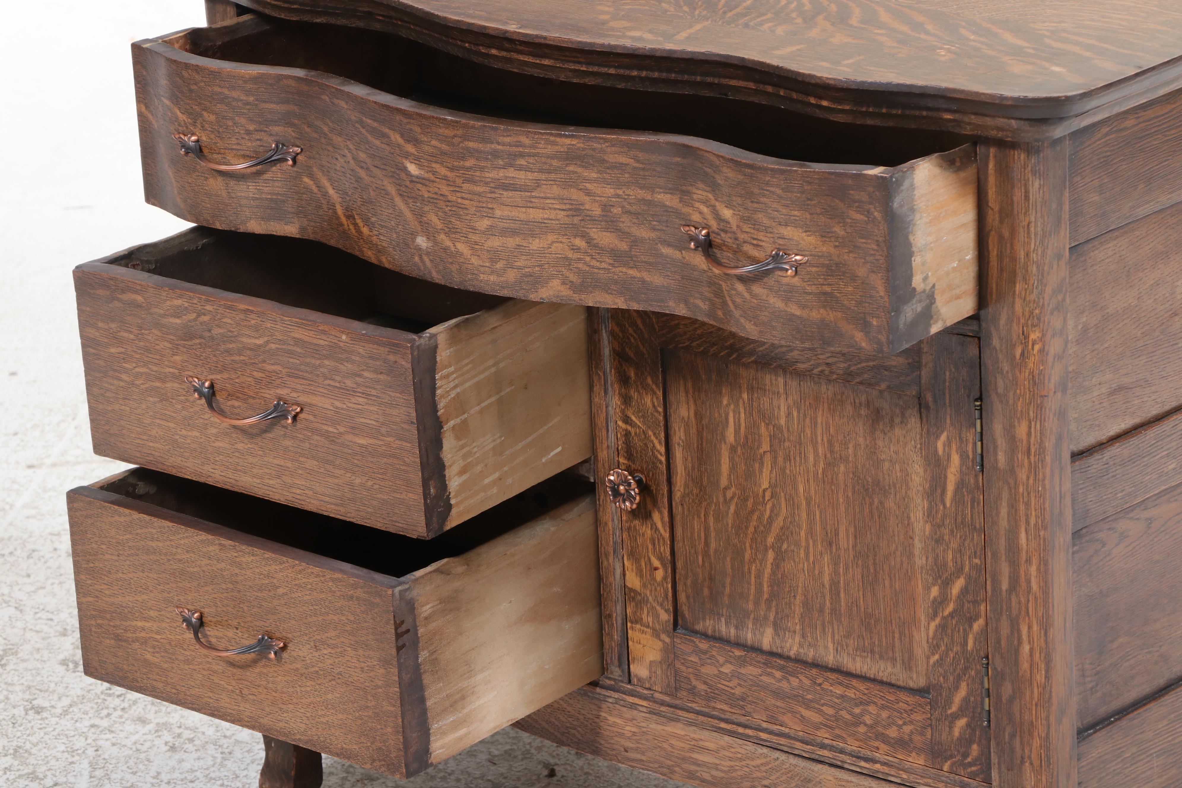 Late Victorian Quartersawn Oak Serpentine-Front Washstand, Circa 1900
