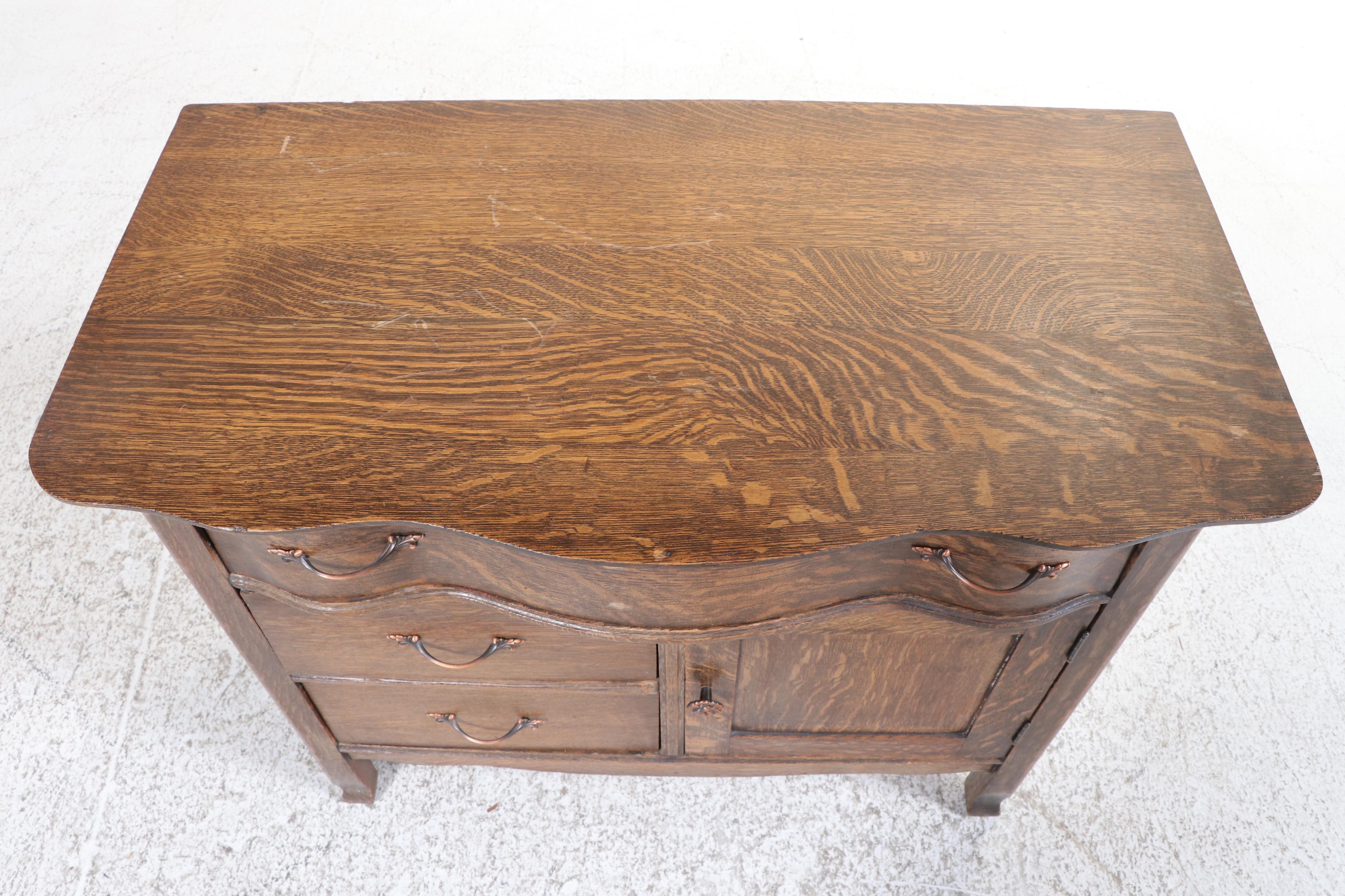 Late Victorian Quartersawn Oak Serpentine-Front Washstand, Circa 1900