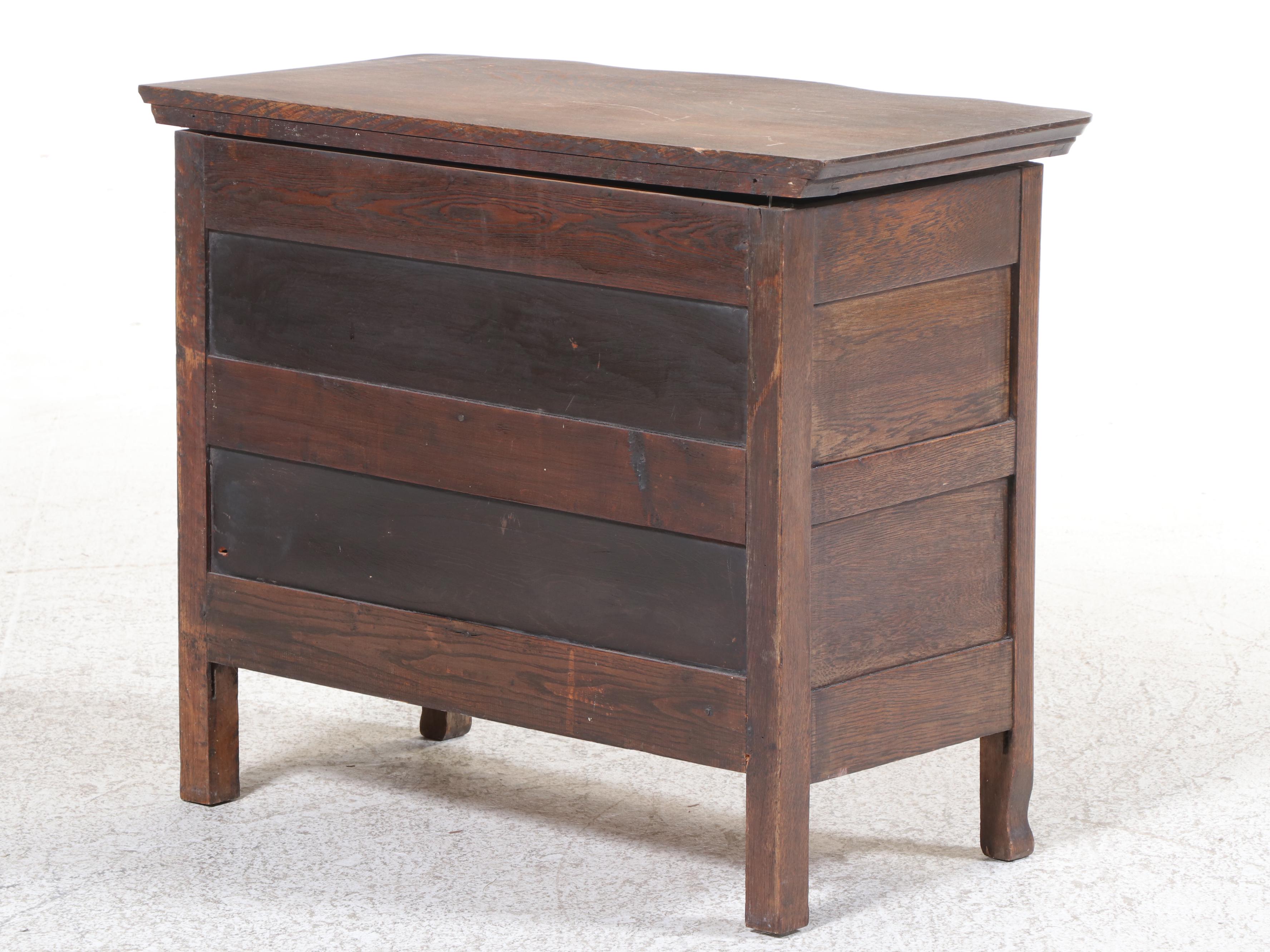 Late Victorian Quartersawn Oak Serpentine-Front Washstand, Circa 1900