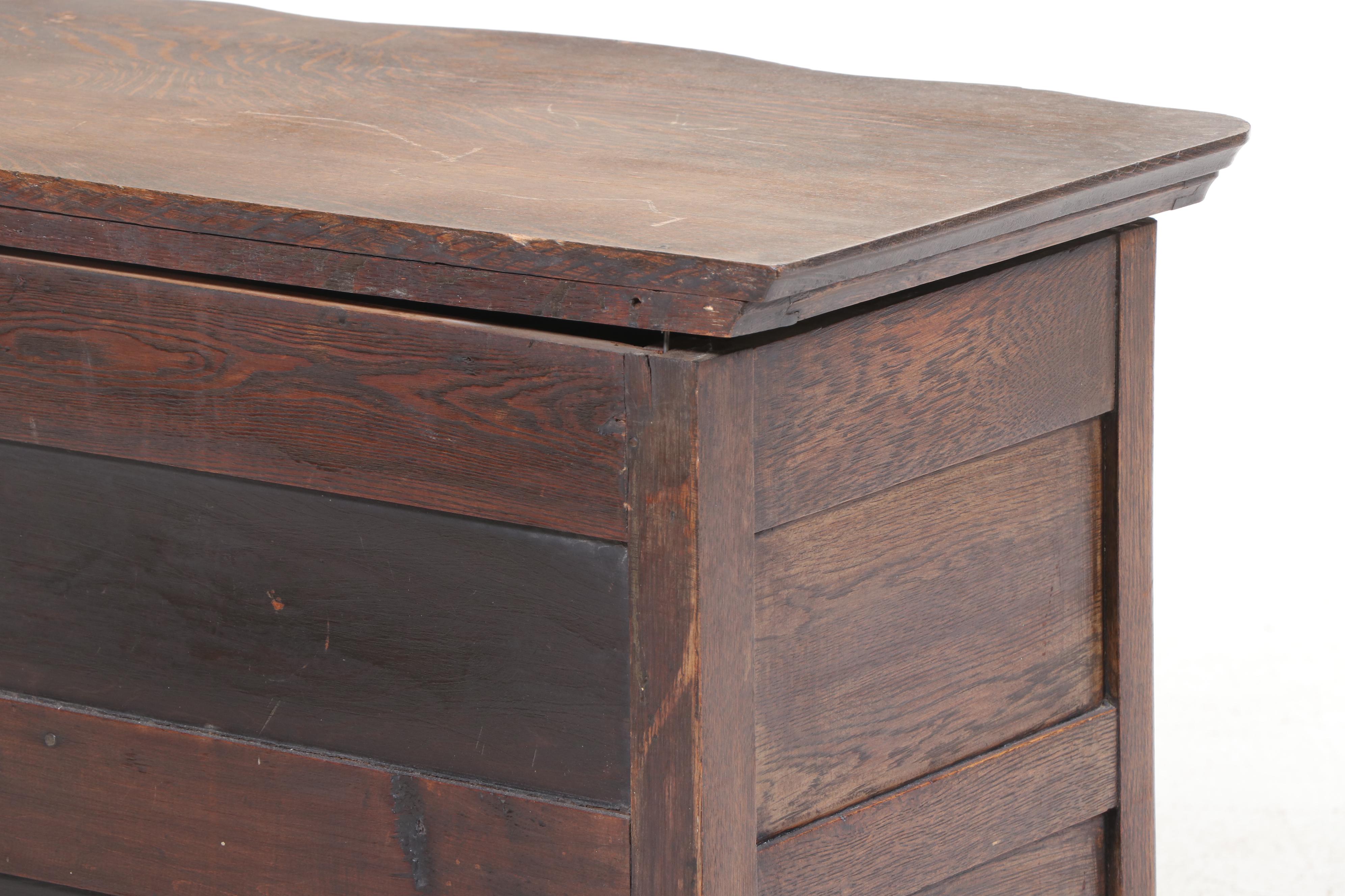 Late Victorian Quartersawn Oak Serpentine-Front Washstand, Circa 1900