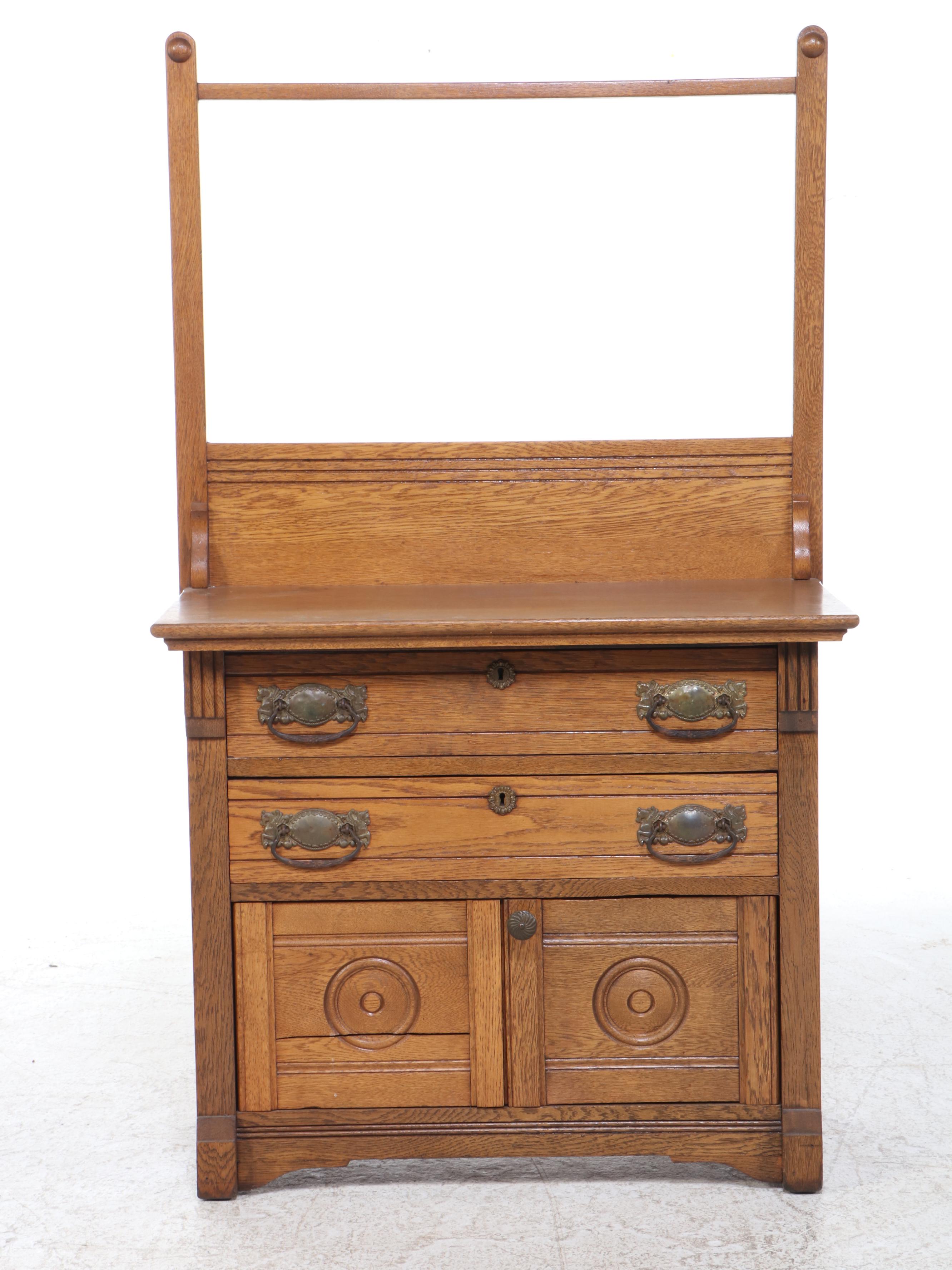 Late Victorian Quartersawn Oak Washstand with Towel Bar, Circa 1900