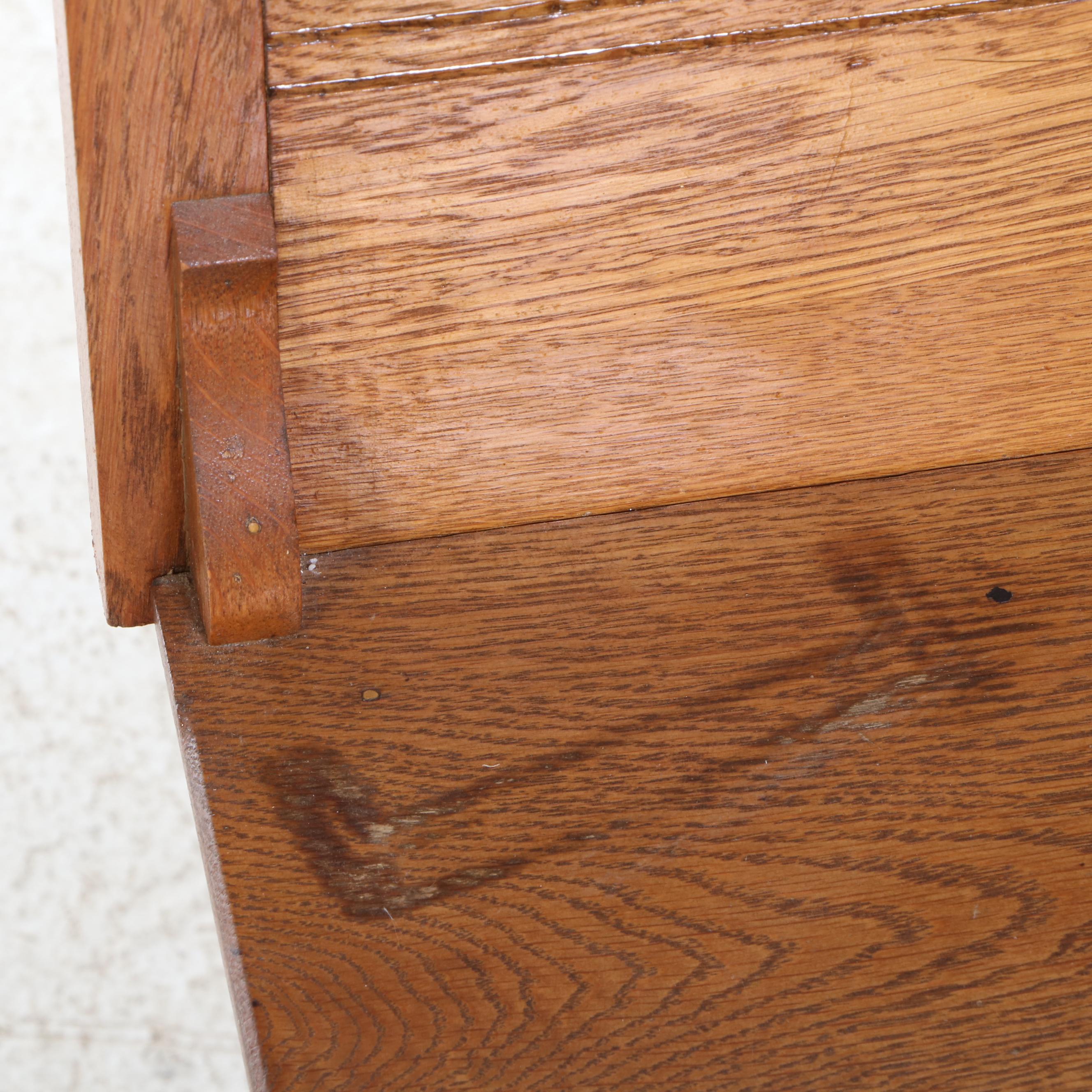 Late Victorian Quartersawn Oak Washstand with Towel Bar, Circa 1900