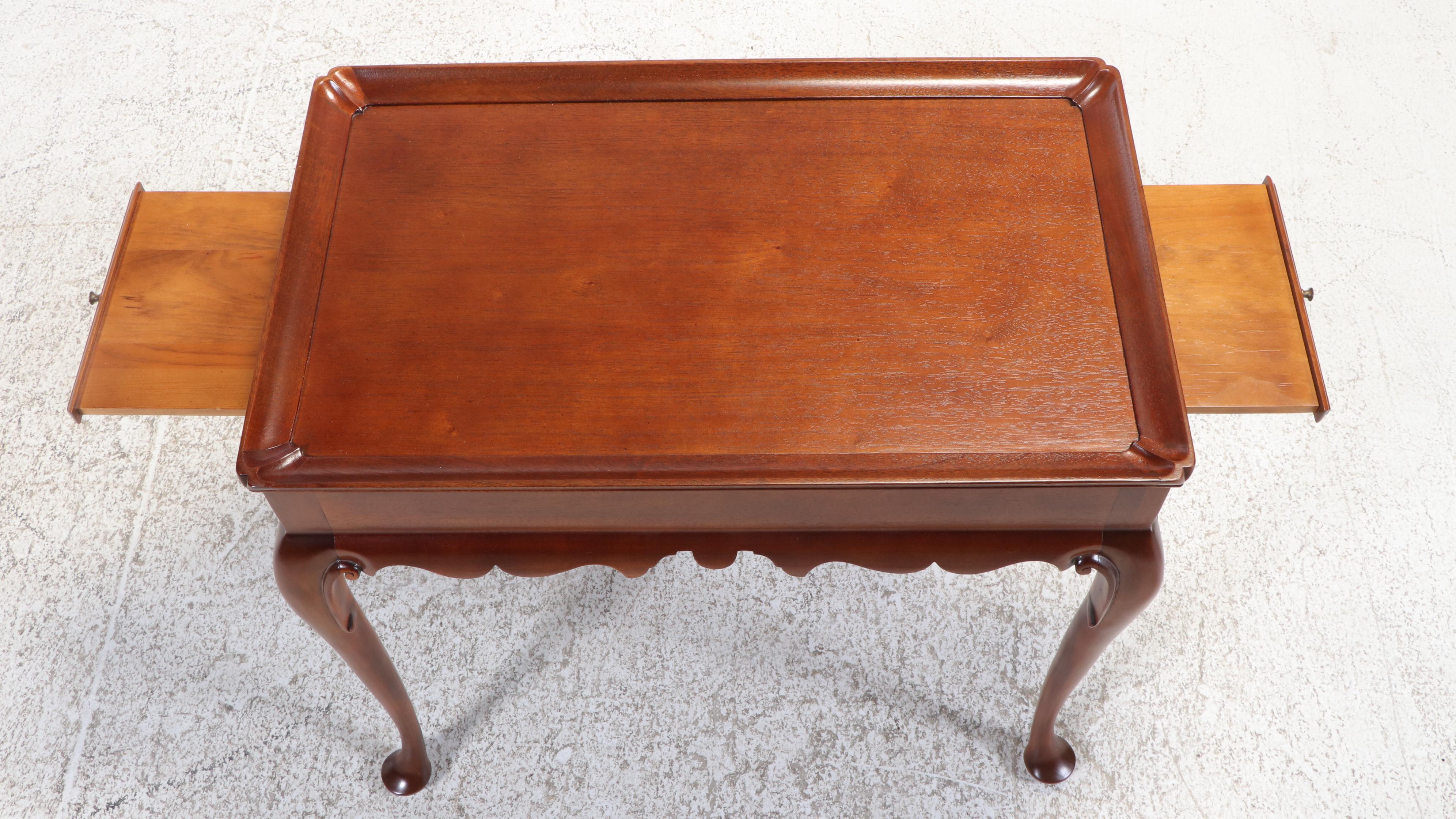 Henkel-Harris "Virginia Galleries" Queen Anne Style Mahogany Tea Table, 1978