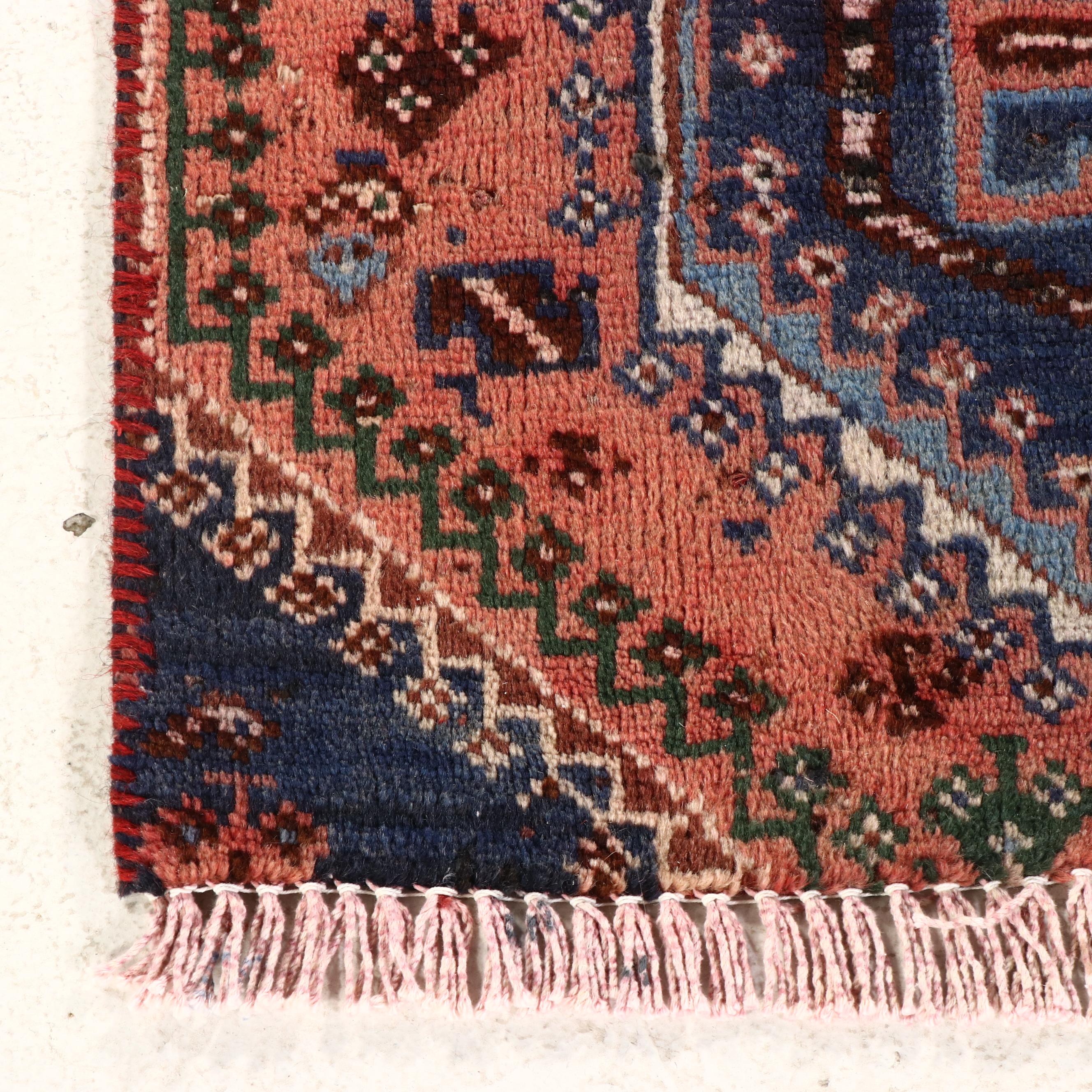 2'9 x 3'10 Hand-Knotted Persian Qashqai Accent Rug