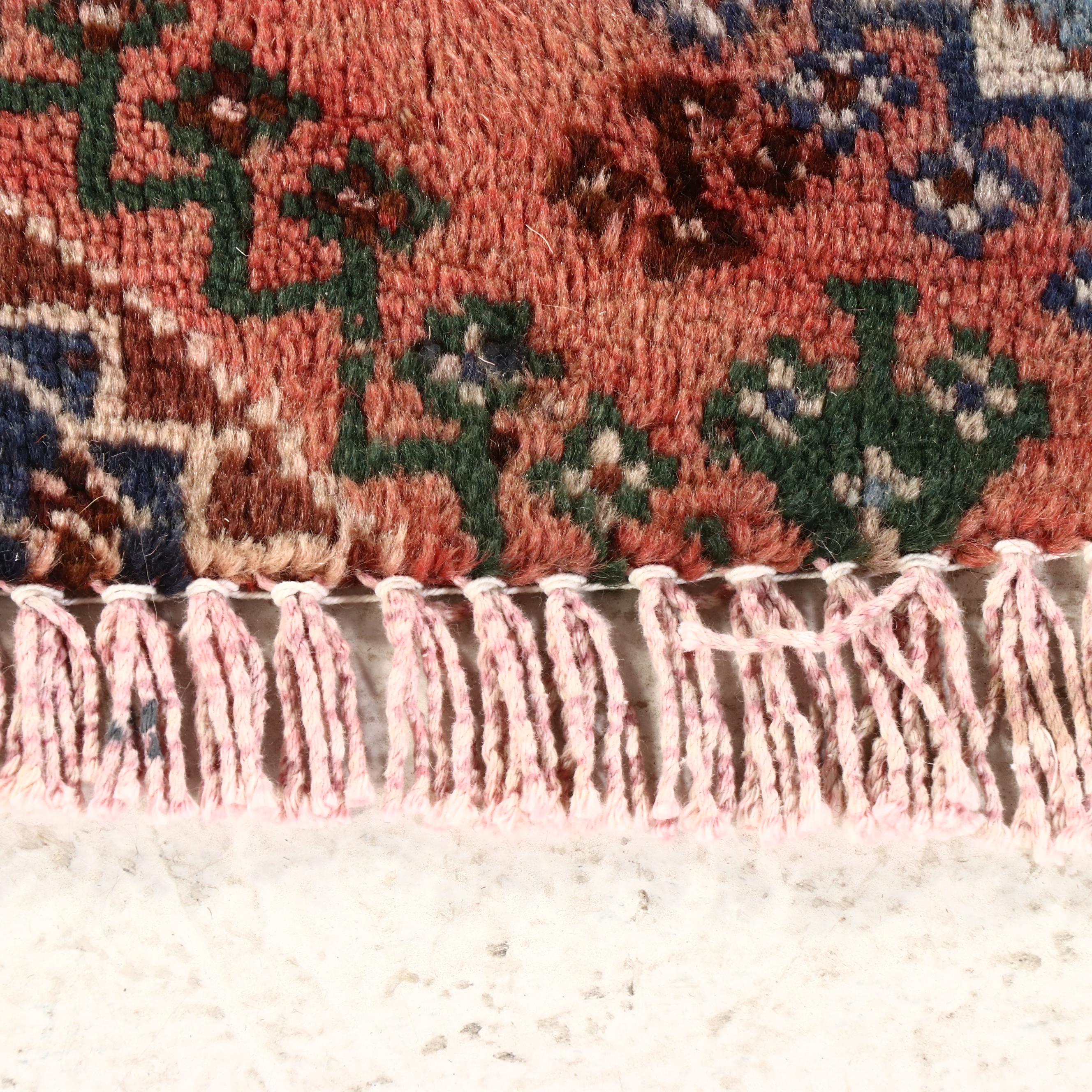 2'9 x 3'10 Hand-Knotted Persian Qashqai Accent Rug