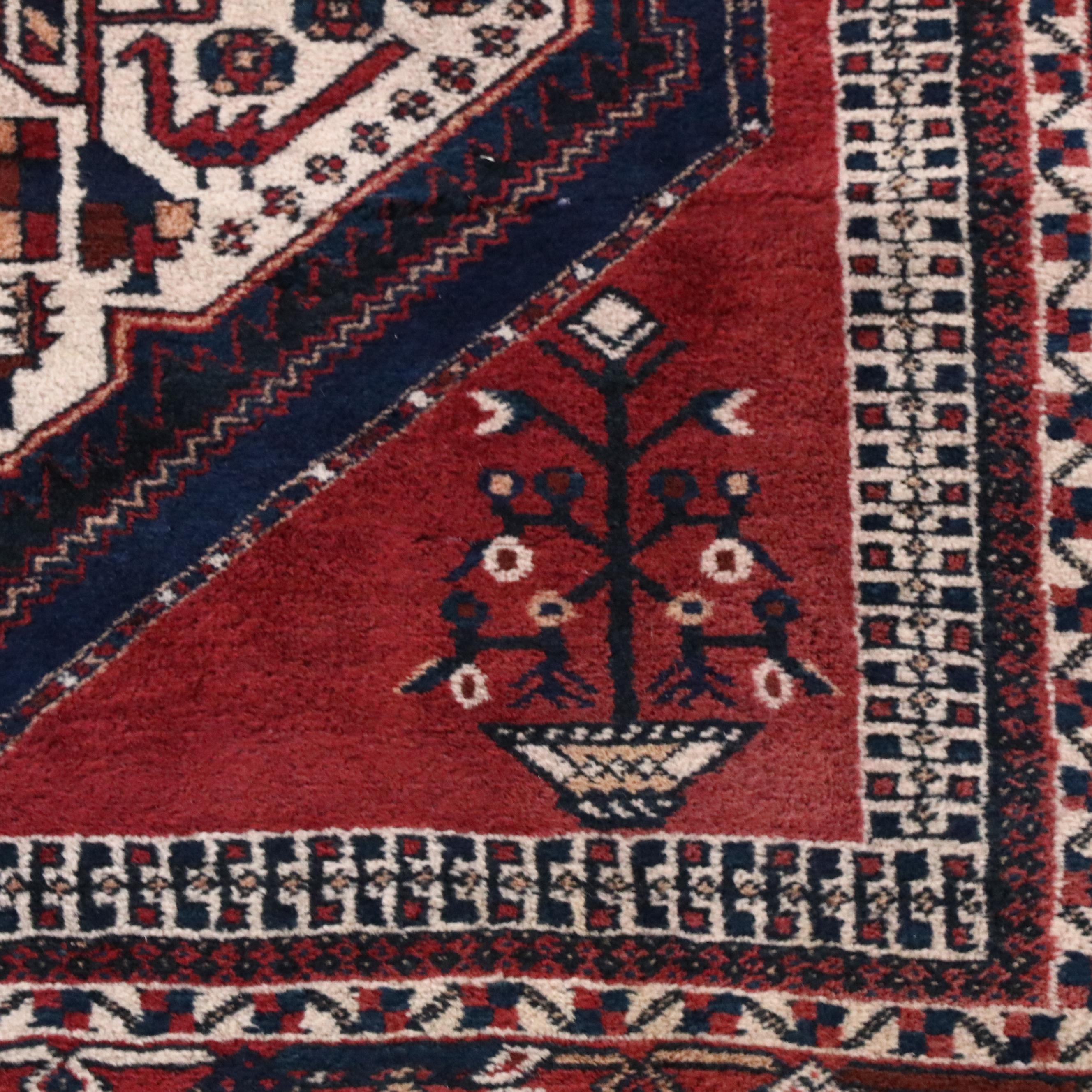 4'9 x 7'5 Hand-Knotted Persian Shiraz Area Rug