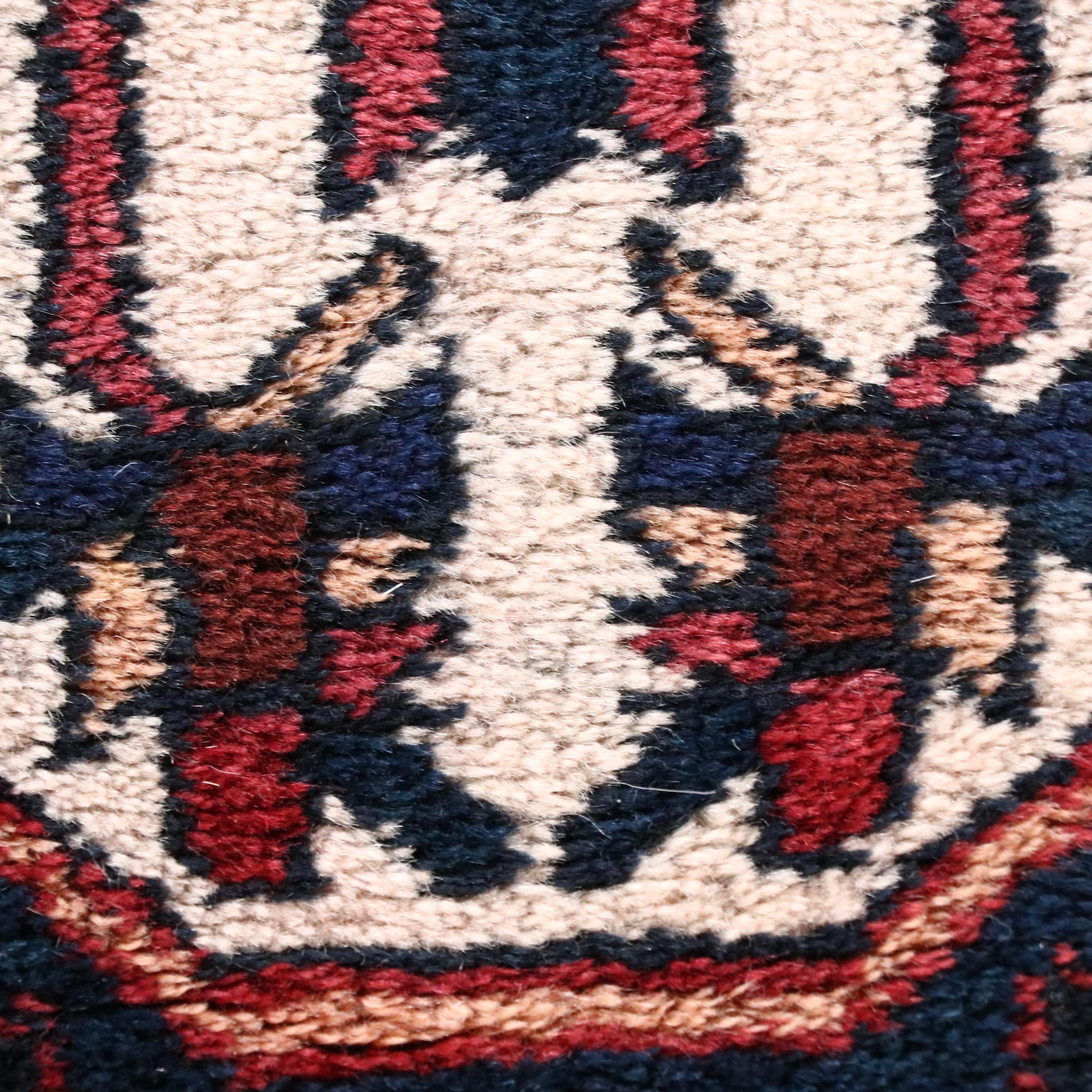 4'9 x 7'5 Hand-Knotted Persian Shiraz Area Rug