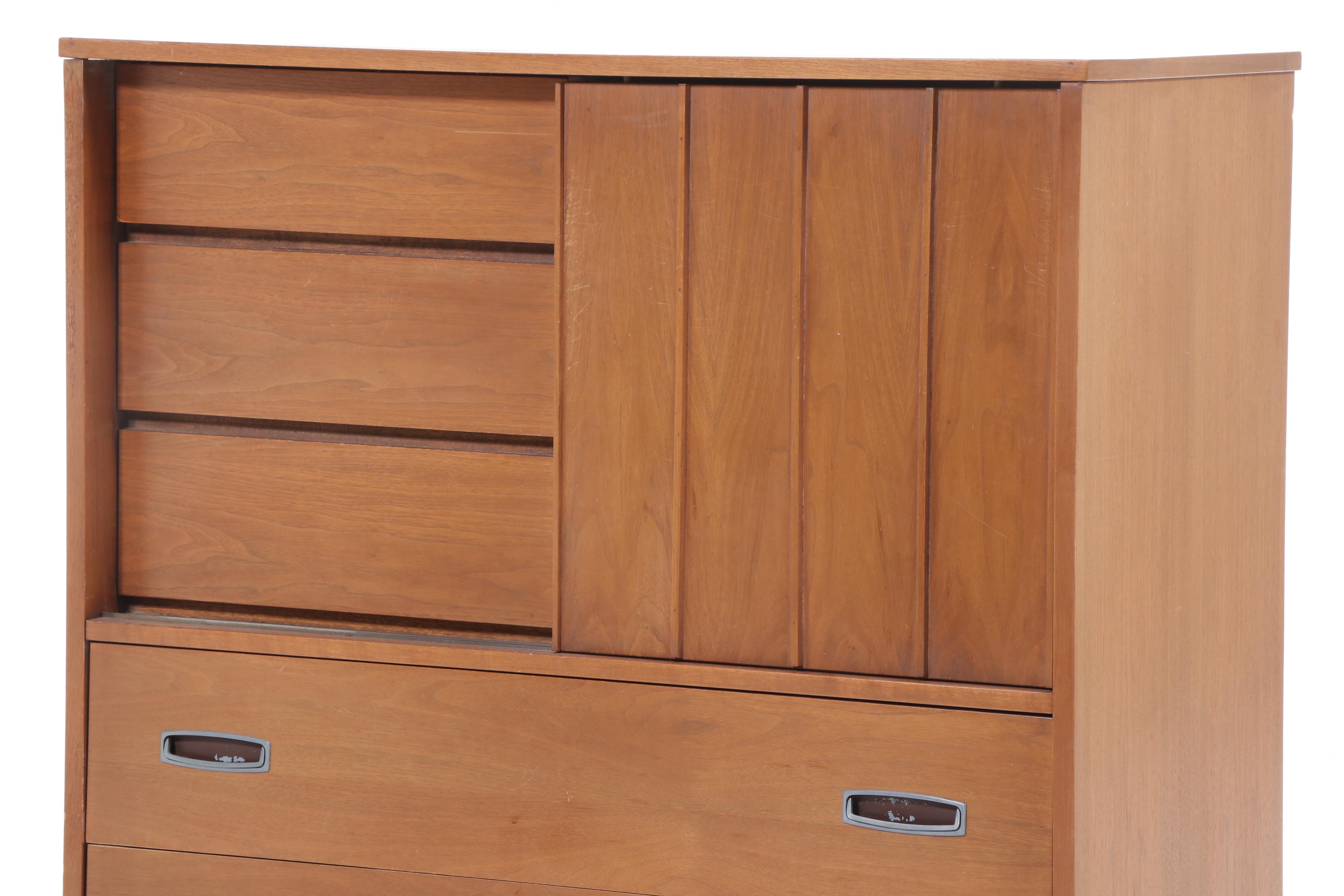 Hooker Furniture "Mainline" Mid Century Modern Walnut Eight-Drawer Chest