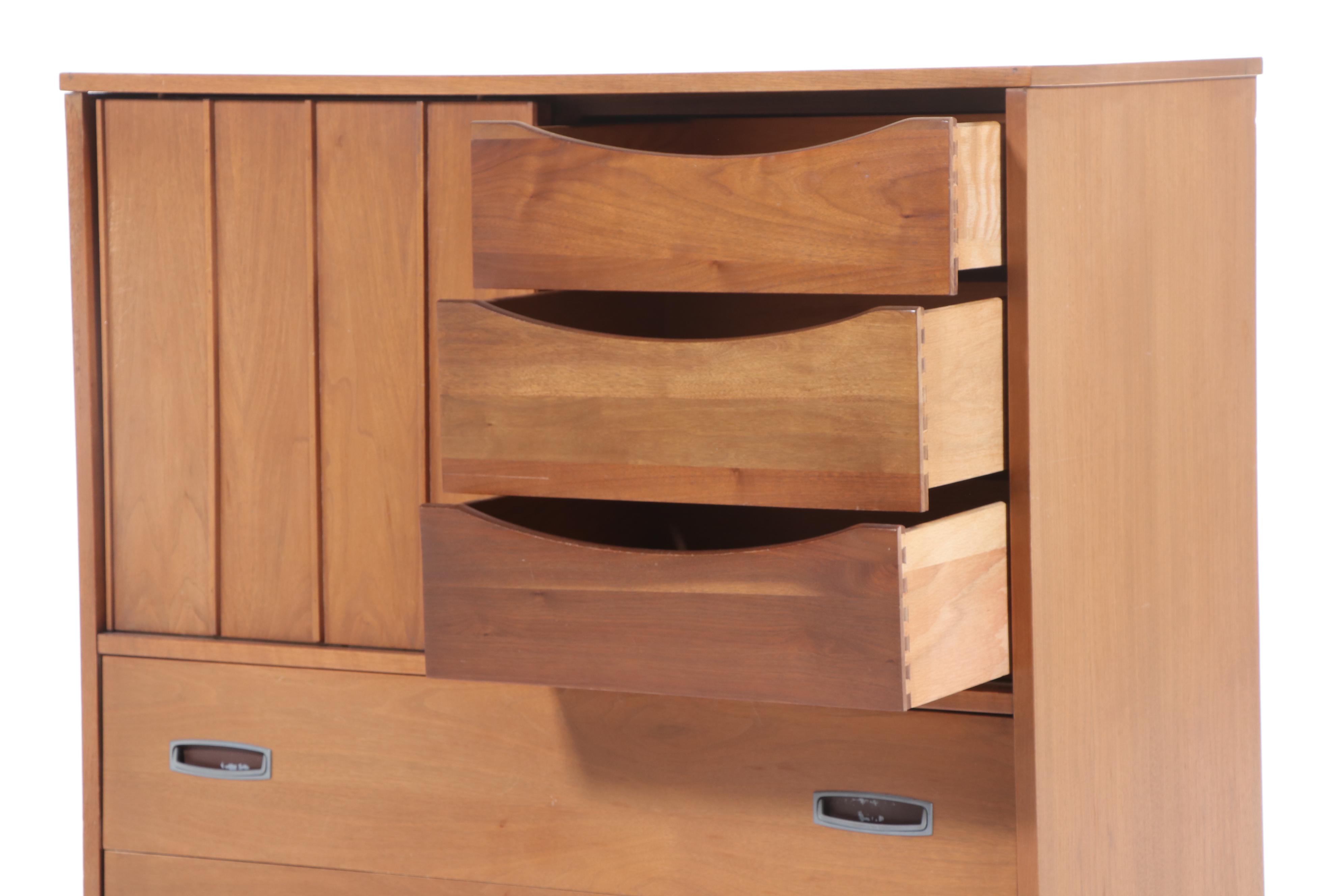 Hooker Furniture "Mainline" Mid Century Modern Walnut Eight-Drawer Chest