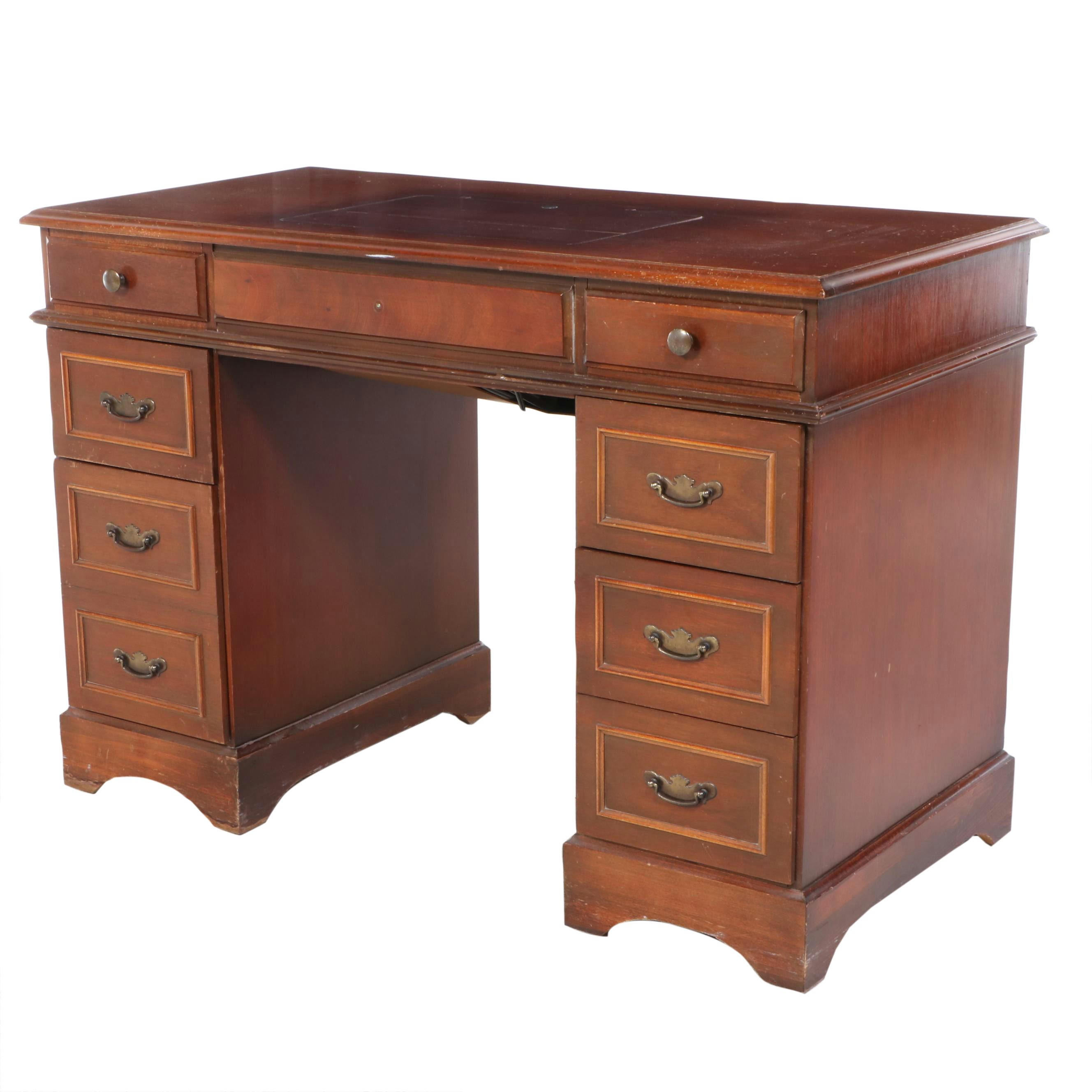 Singer Touch & Sew Model 600E Sewing Machine with Eight-Drawer Table