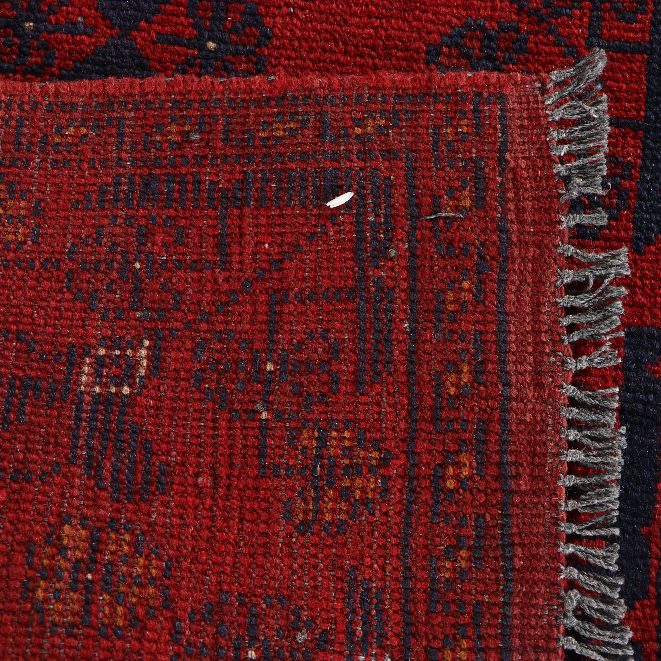 1'9 x 3'4 Hand-Knotted Pakistani Kunduz Style Accent Rug