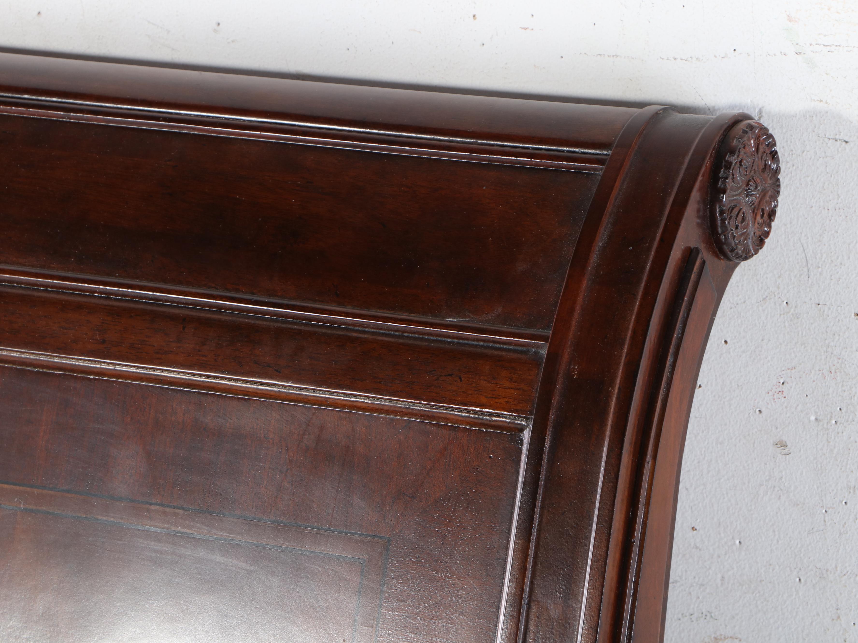 Drexel-Heritage Mahogany Queen Size Sleigh Bed