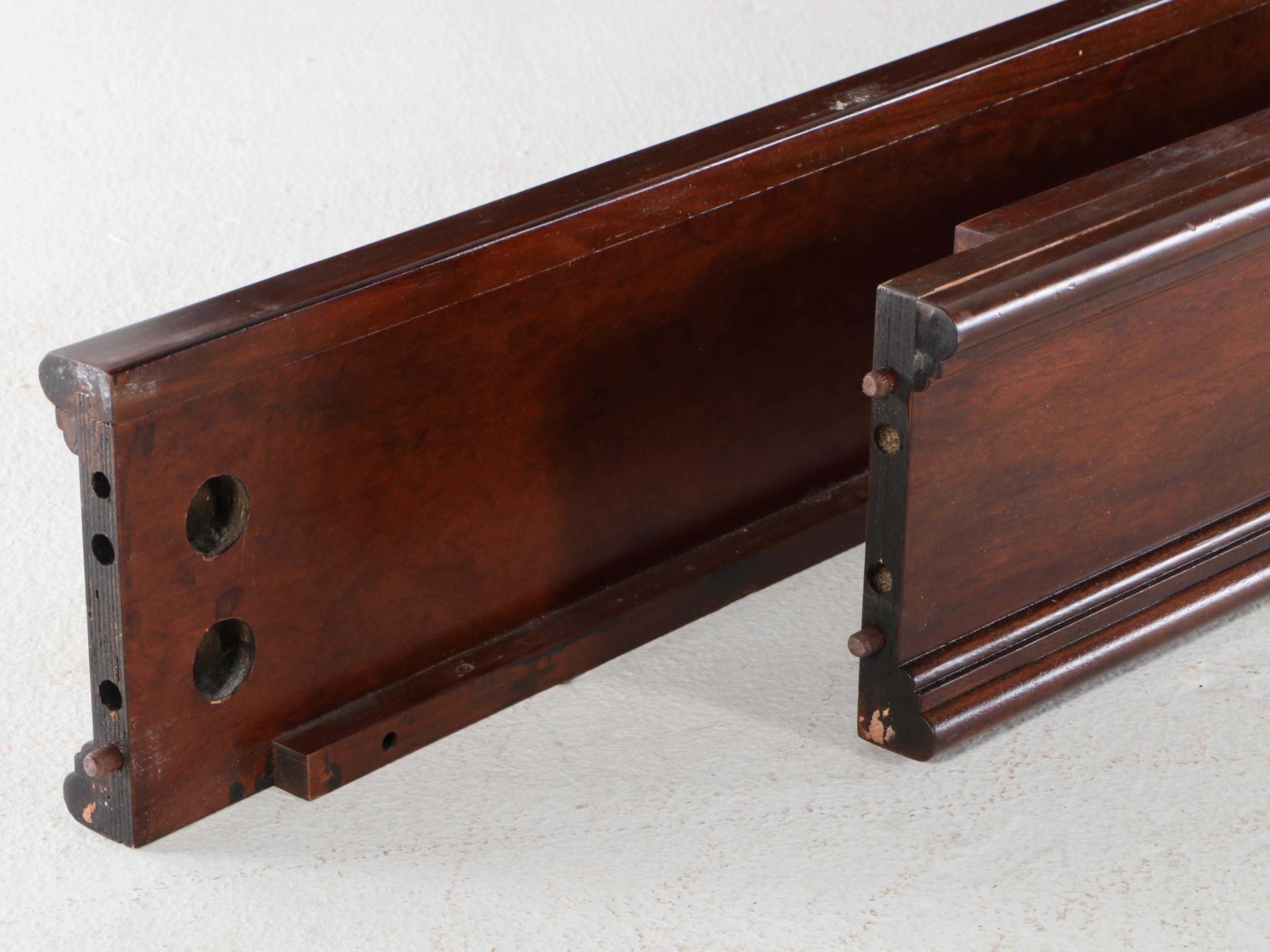 Drexel-Heritage Mahogany Queen Size Sleigh Bed