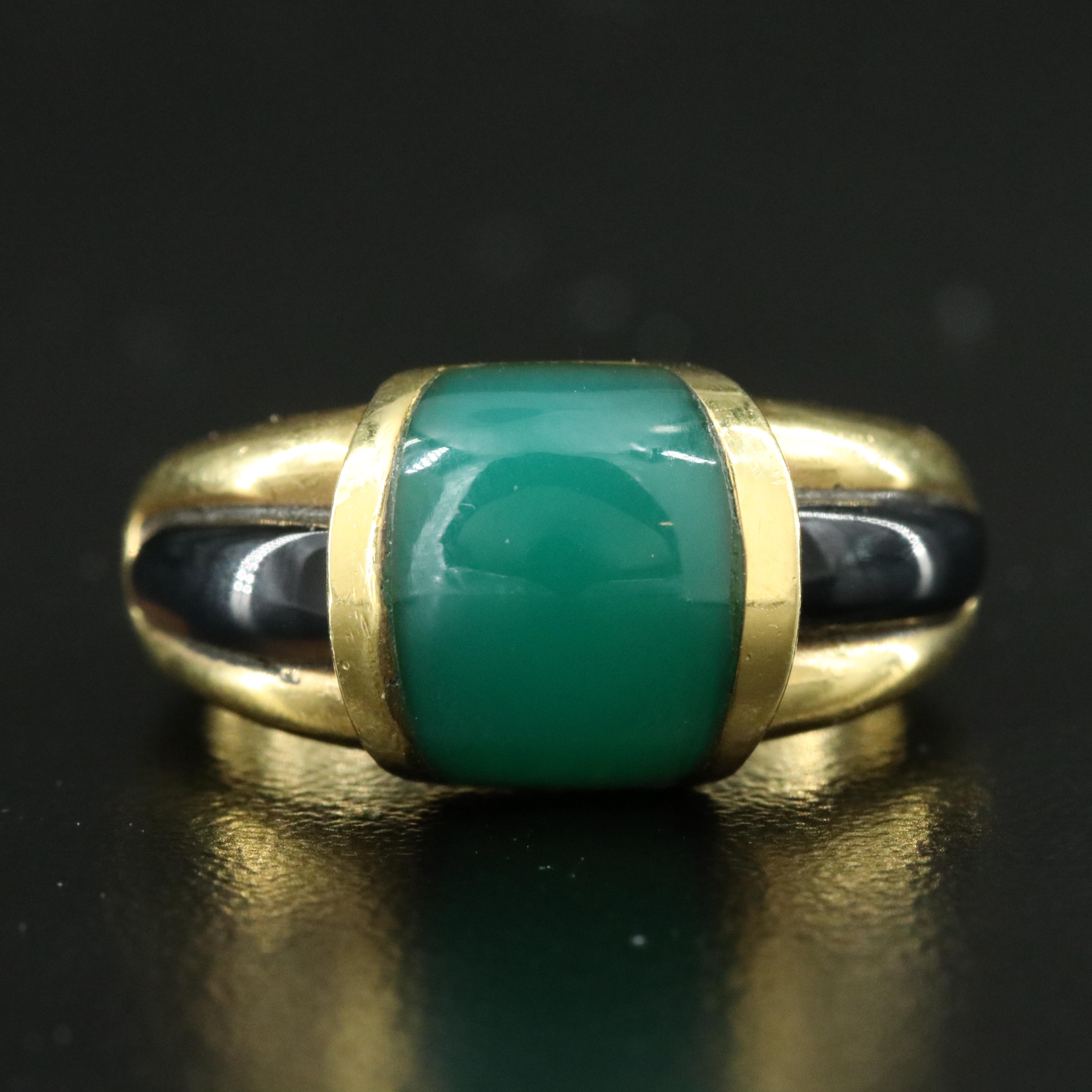 Gucci Vintage 18K Chalcedony and Black Onyx Ring