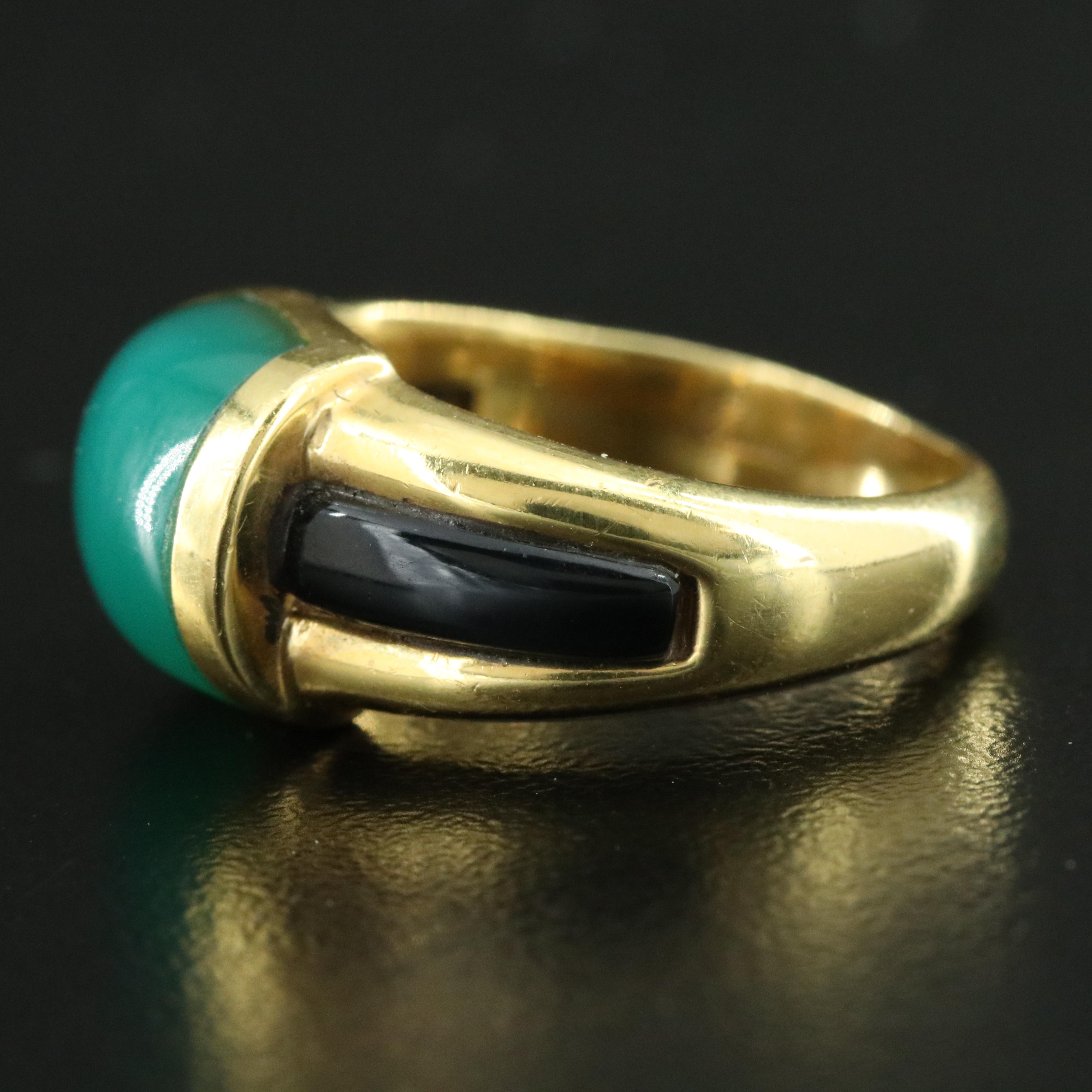 Gucci Vintage 18K Chalcedony and Black Onyx Ring
