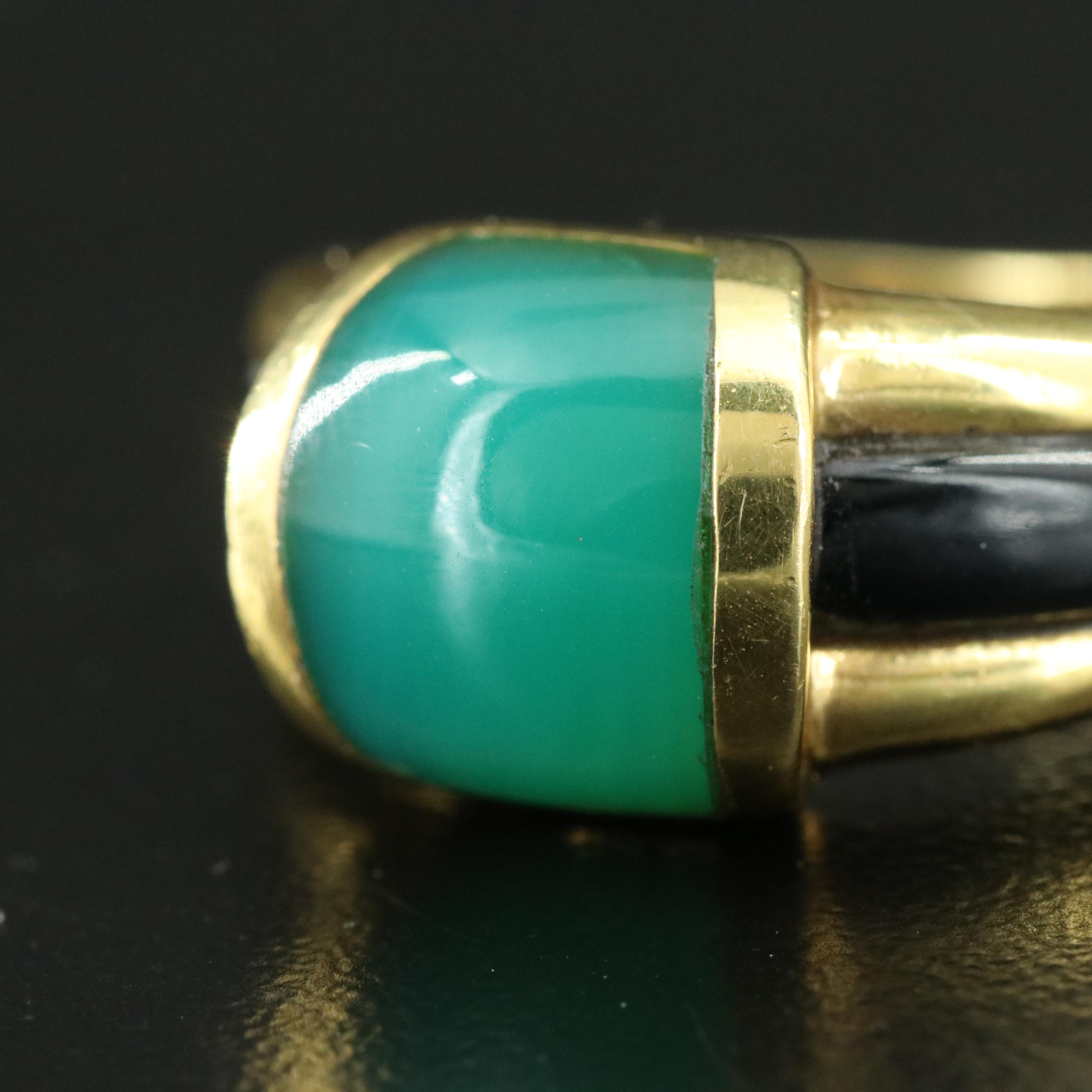 Gucci Vintage 18K Chalcedony and Black Onyx Ring