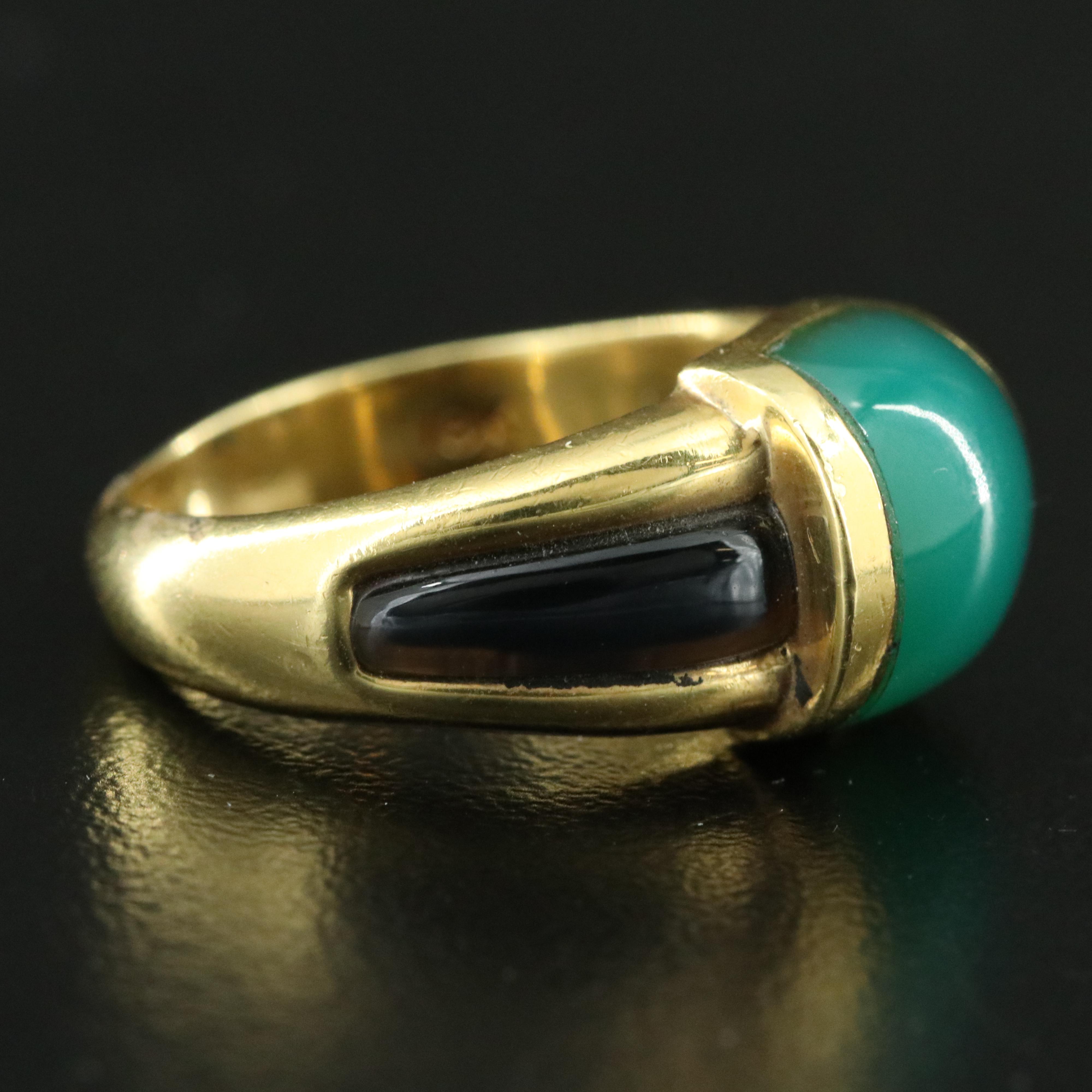 Gucci Vintage 18K Chalcedony and Black Onyx Ring