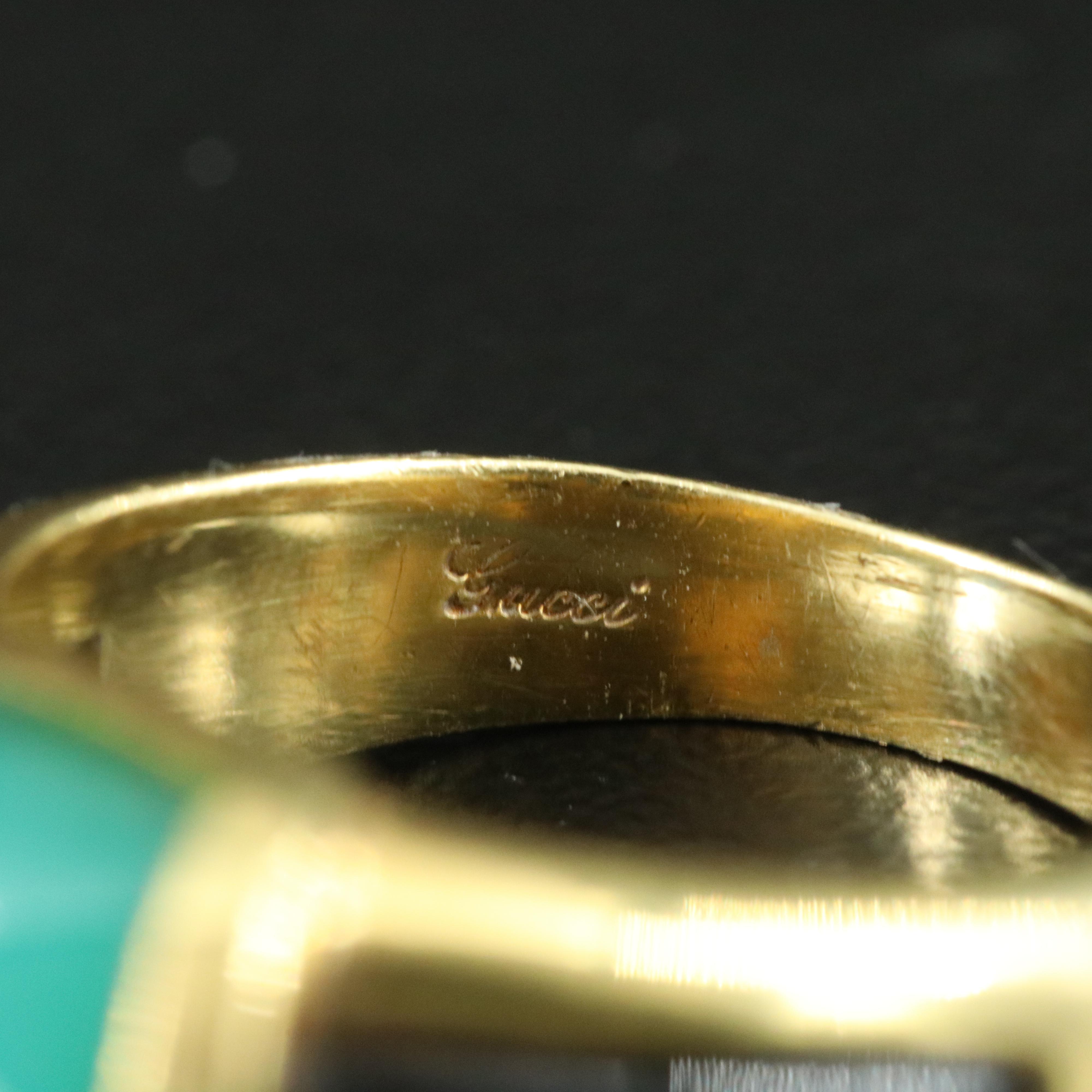 Gucci Vintage 18K Chalcedony and Black Onyx Ring