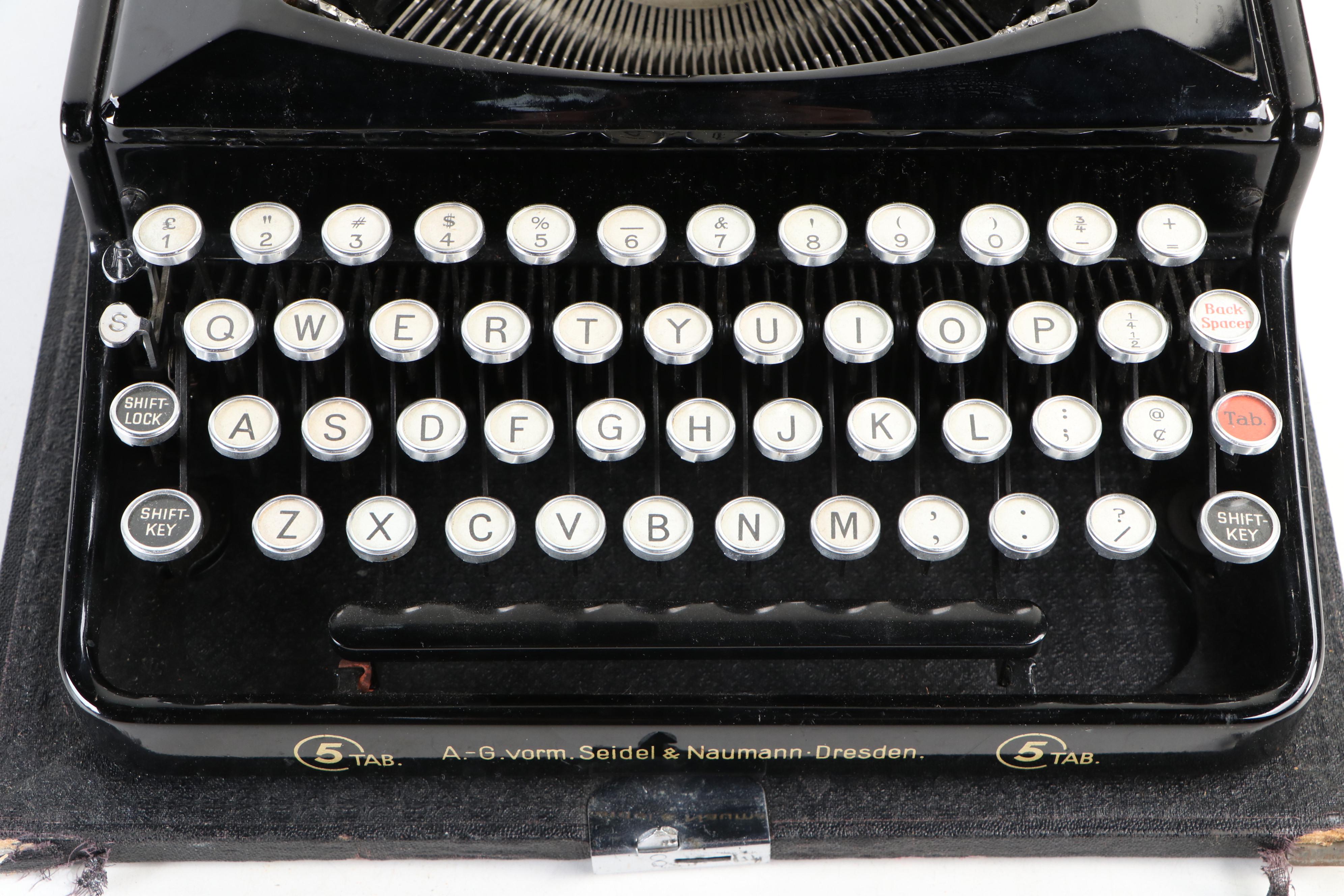 German Seidel & Naumann Erika 5 Typewriter, 1940s
