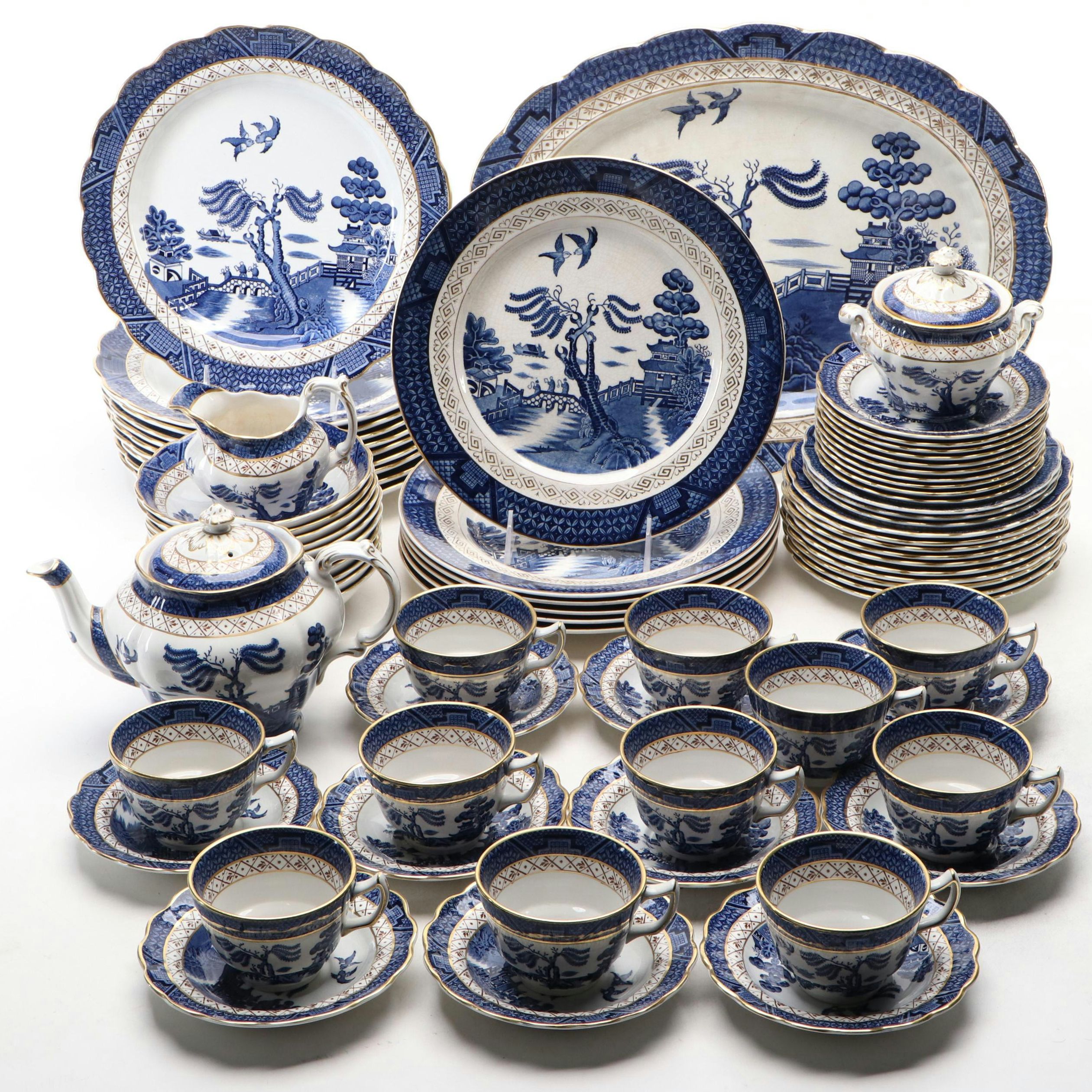 Booths "Real Old Willow" with Other Dinnerware and Serving Pieces