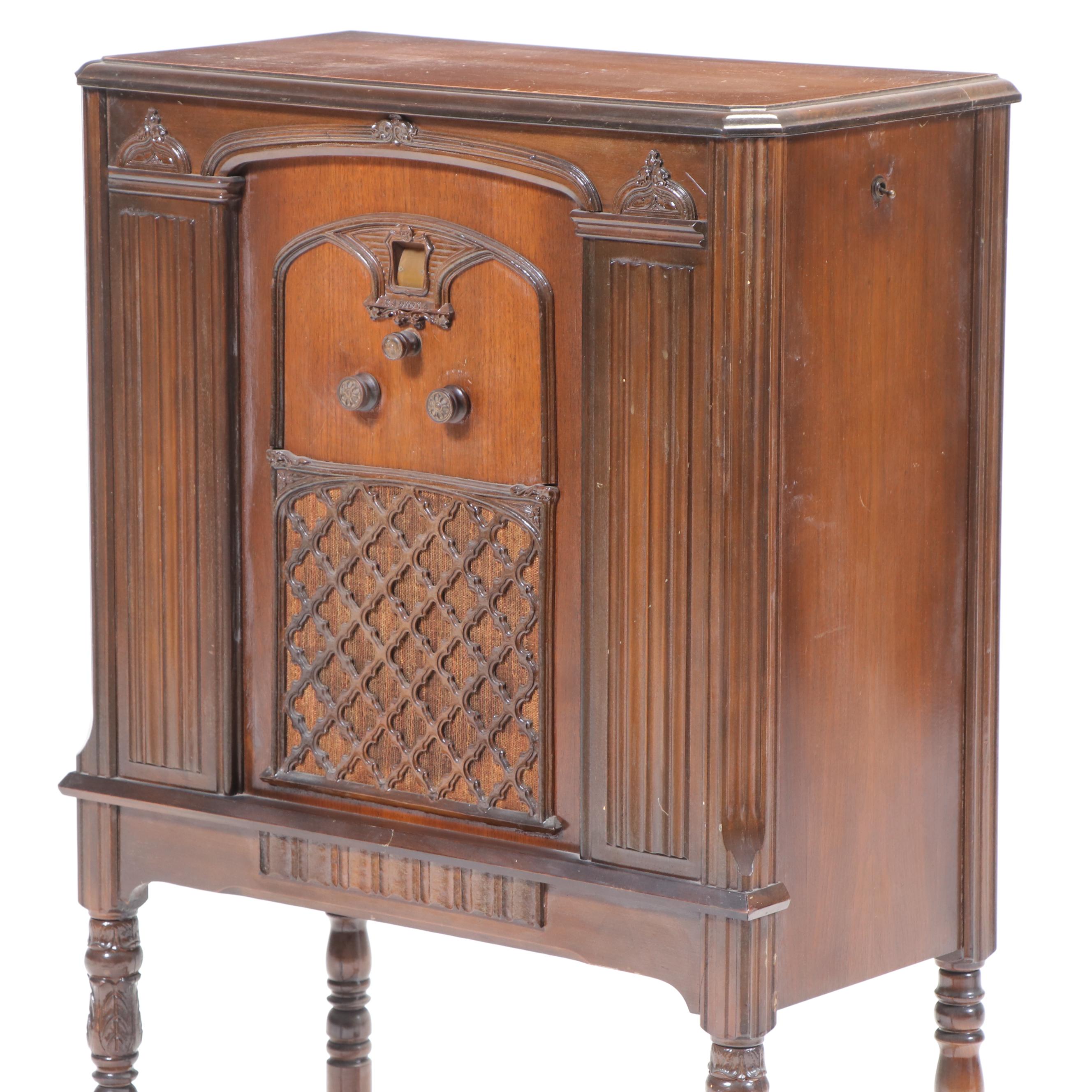 RCA Radiola 80 Wooden Console Radio, 1930–1931