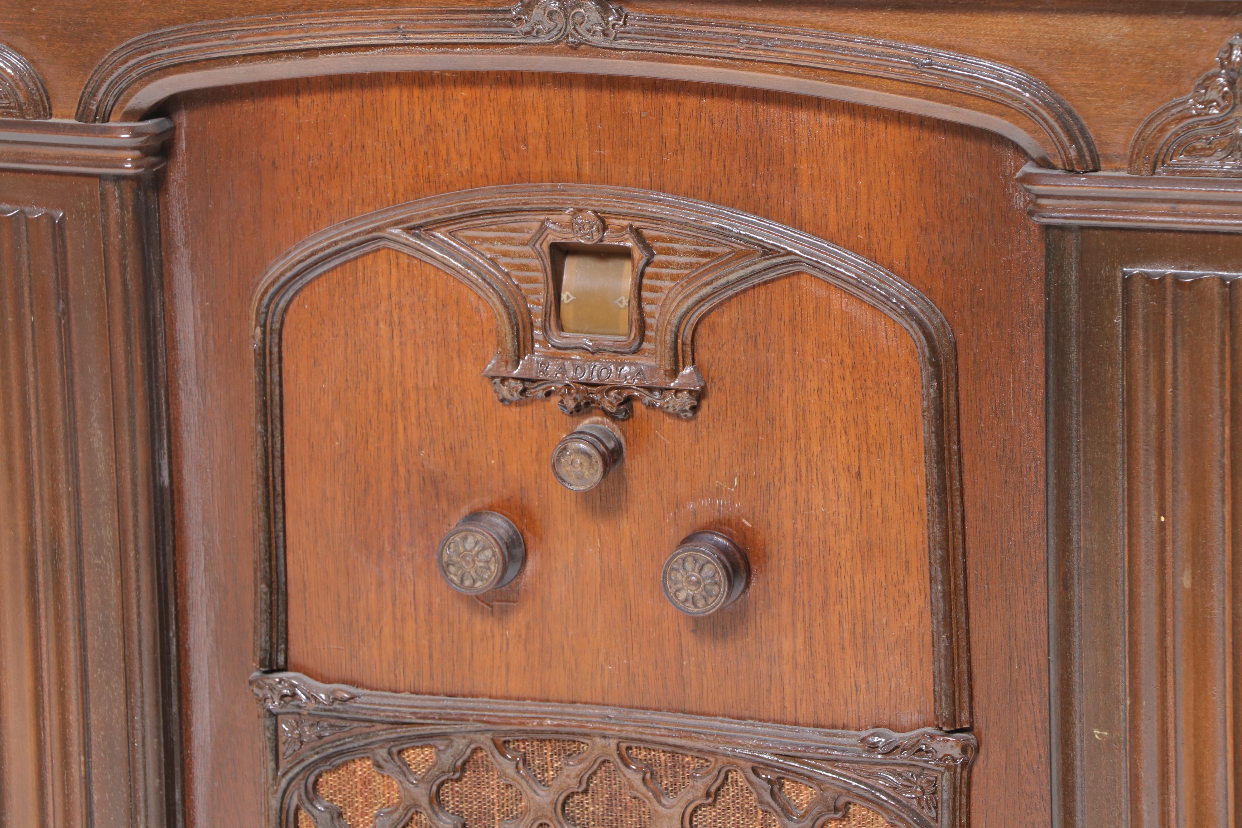 RCA Radiola 80 Wooden Console Radio, 1930–1931