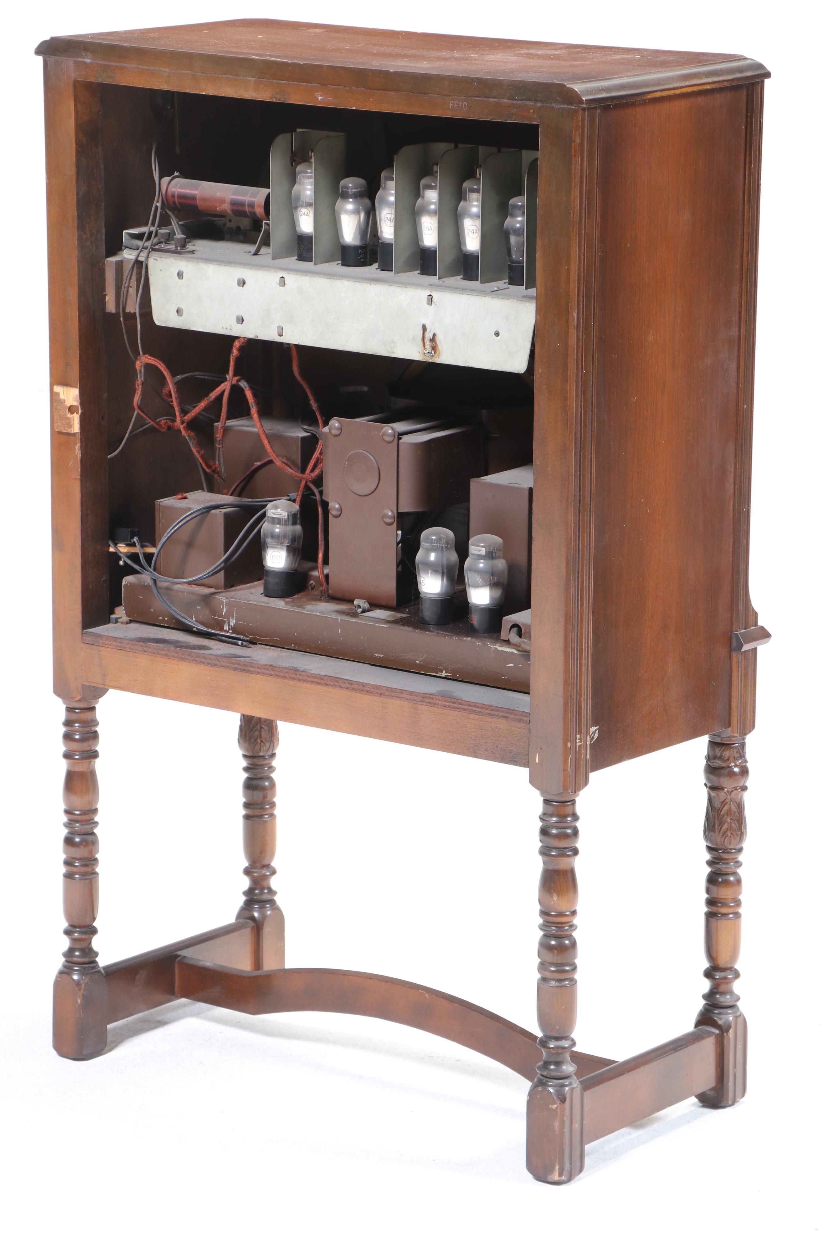 RCA Radiola 80 Wooden Console Radio, 1930–1931
