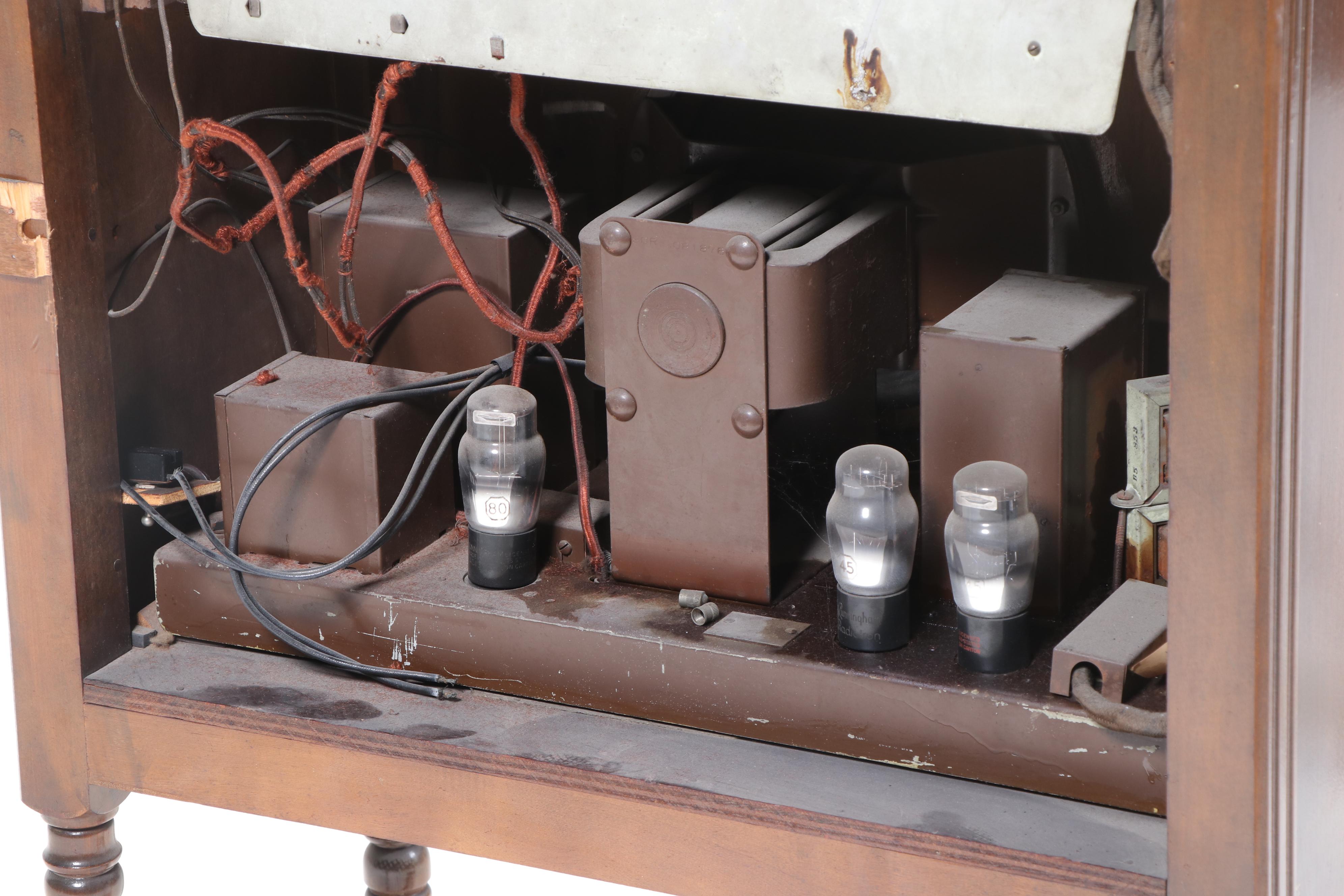 RCA Radiola 80 Wooden Console Radio, 1930–1931