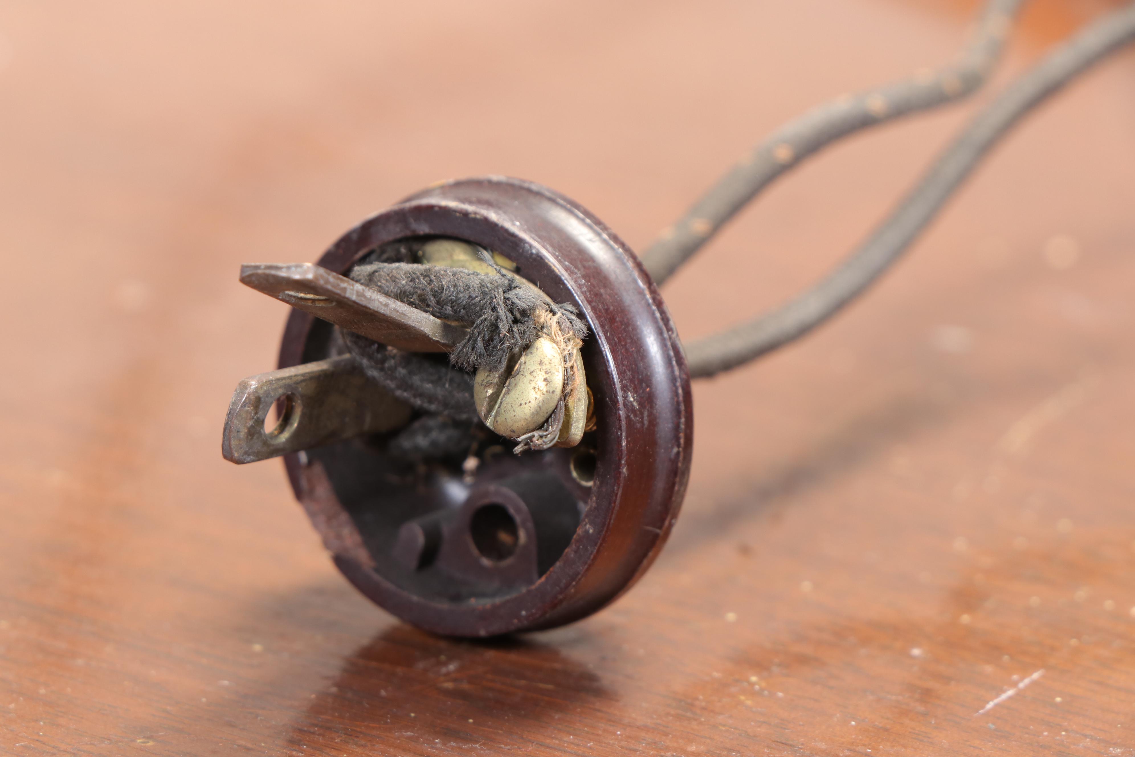 RCA Radiola 80 Wooden Console Radio, 1930–1931