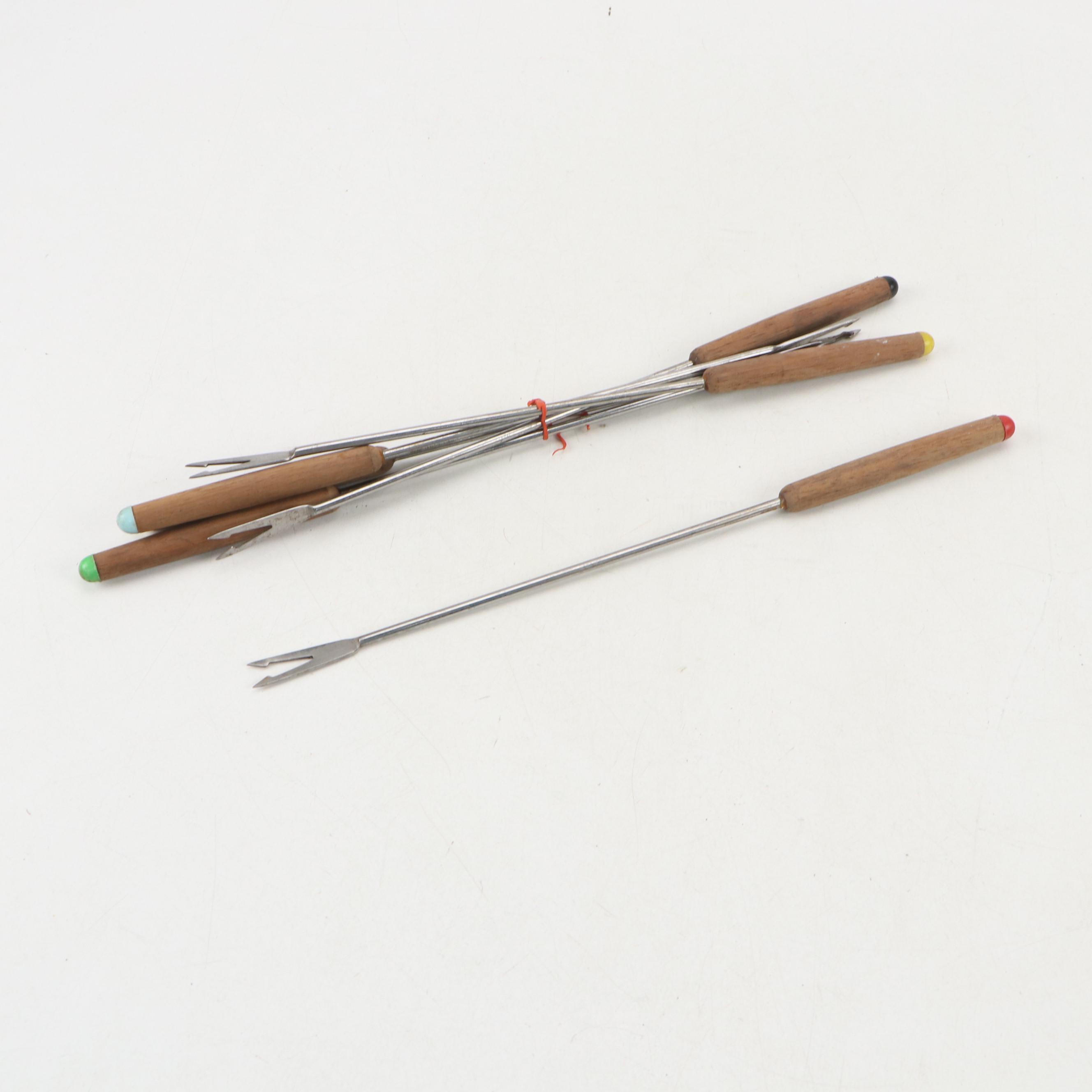 Kanney Stoneware "Spring Flower" Plates and Other Tableware and Decor