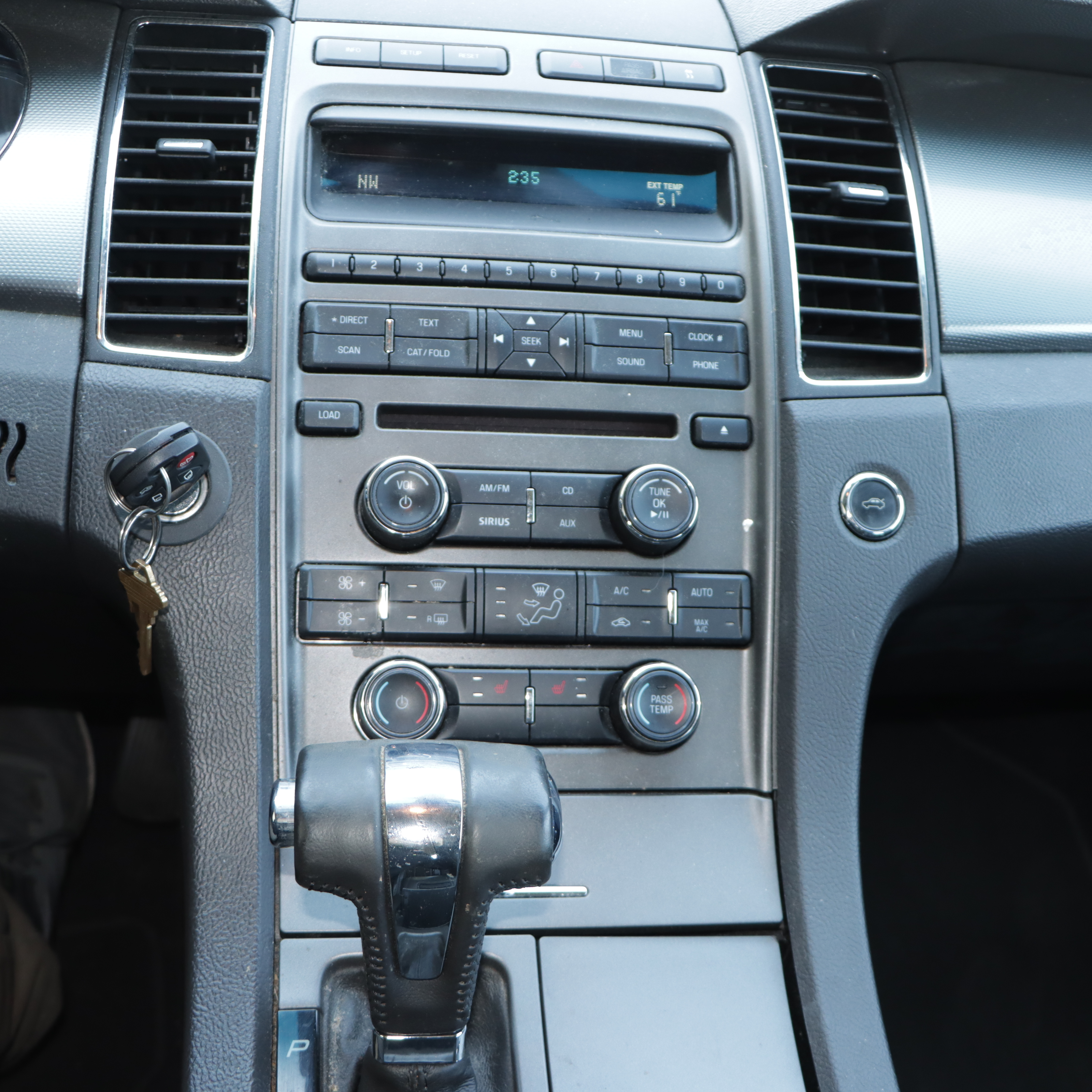 2010 Ford Taurus SEL Sedan