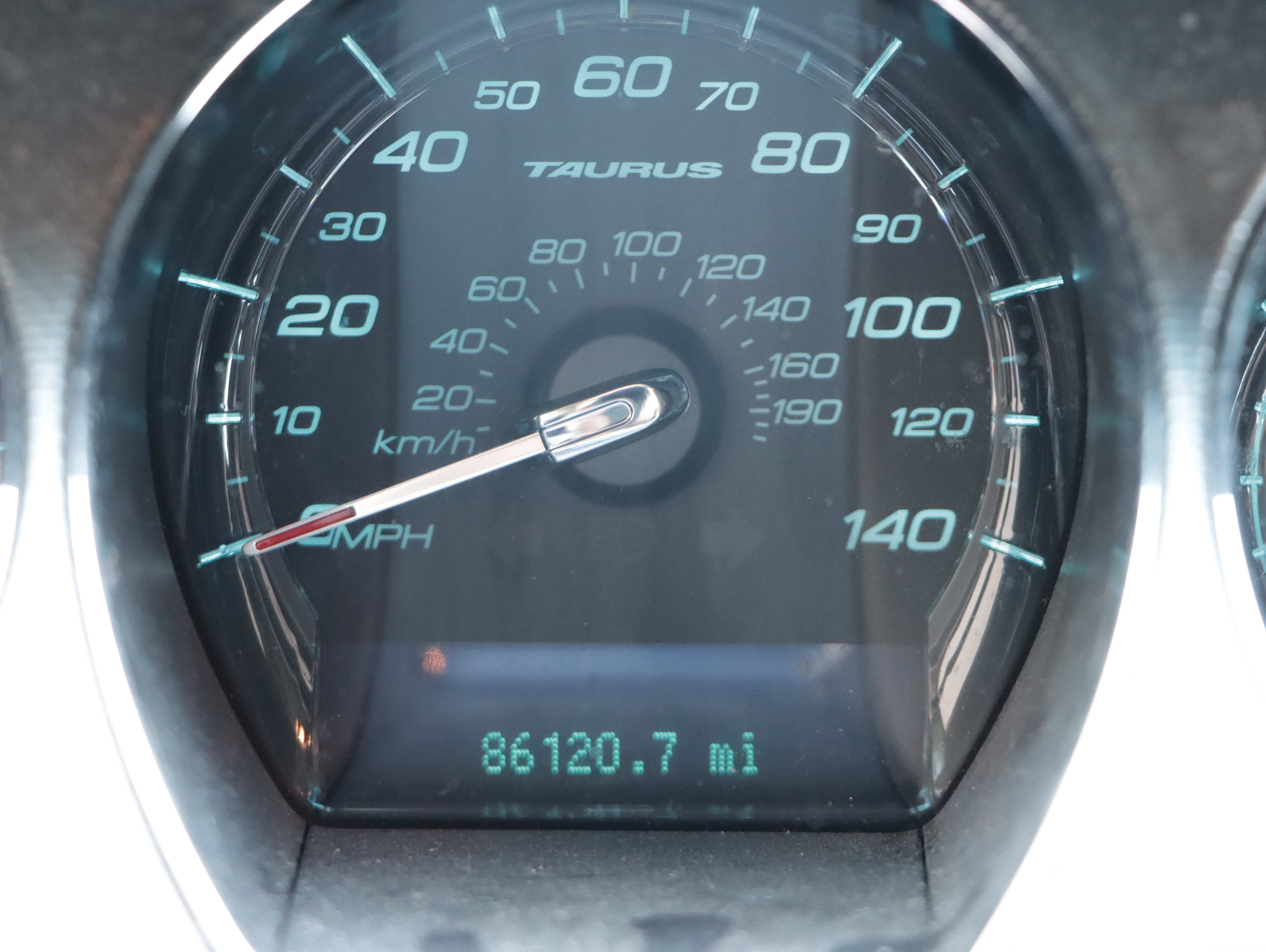 2010 Ford Taurus SEL Sedan