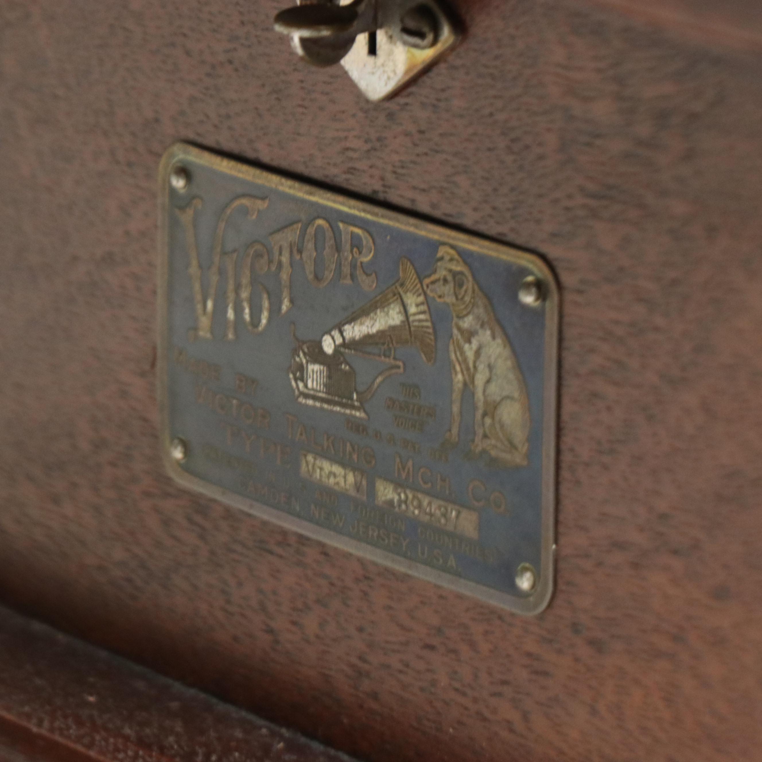 Victrola Victor VV-IV "Victrola the Fourth" Phonograph and Horn, More, Ca. 1913