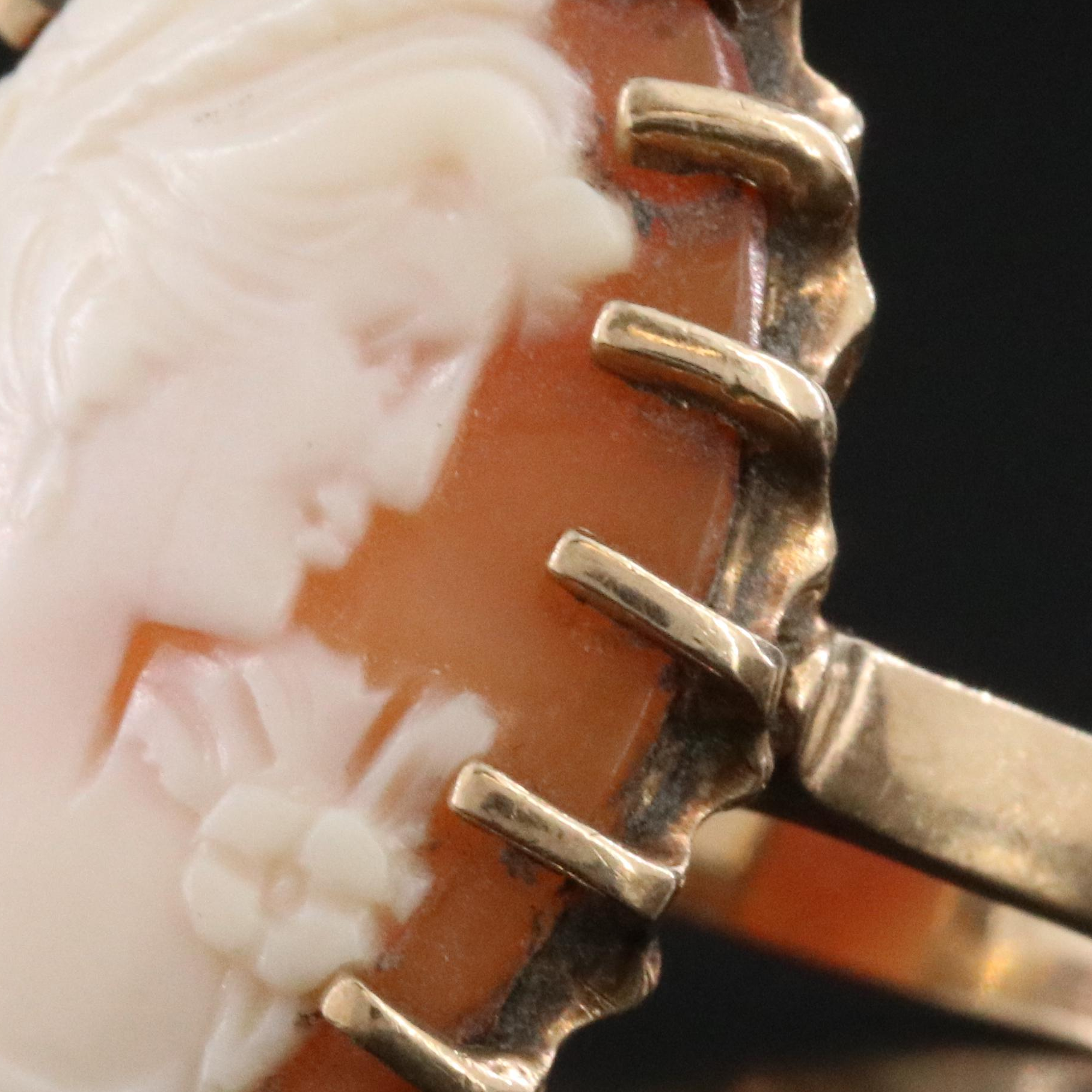 10K Shell Cameo Ring