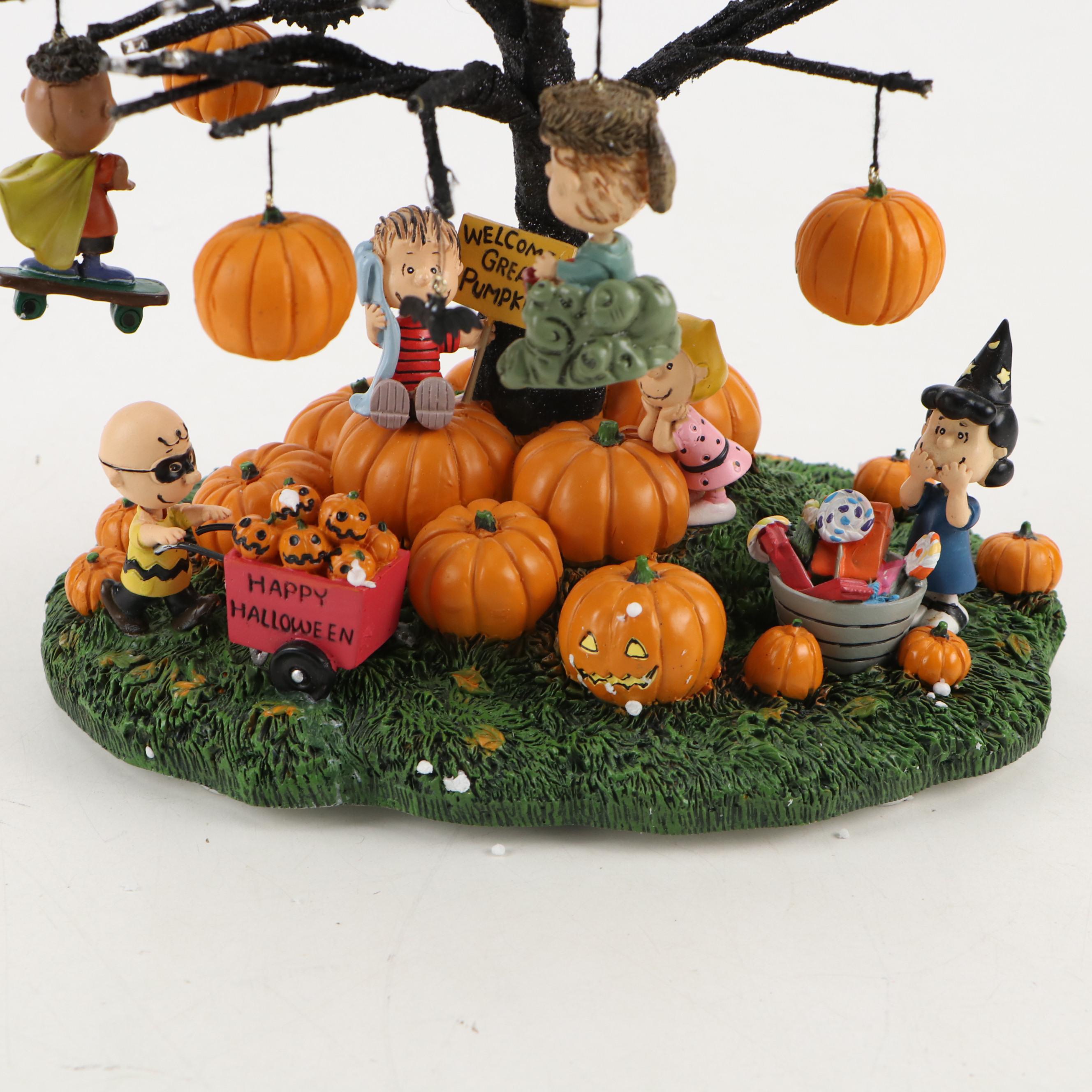 Peanuts "It's The Great Pumpkin" Illuminated Halloween Tabletop Tree