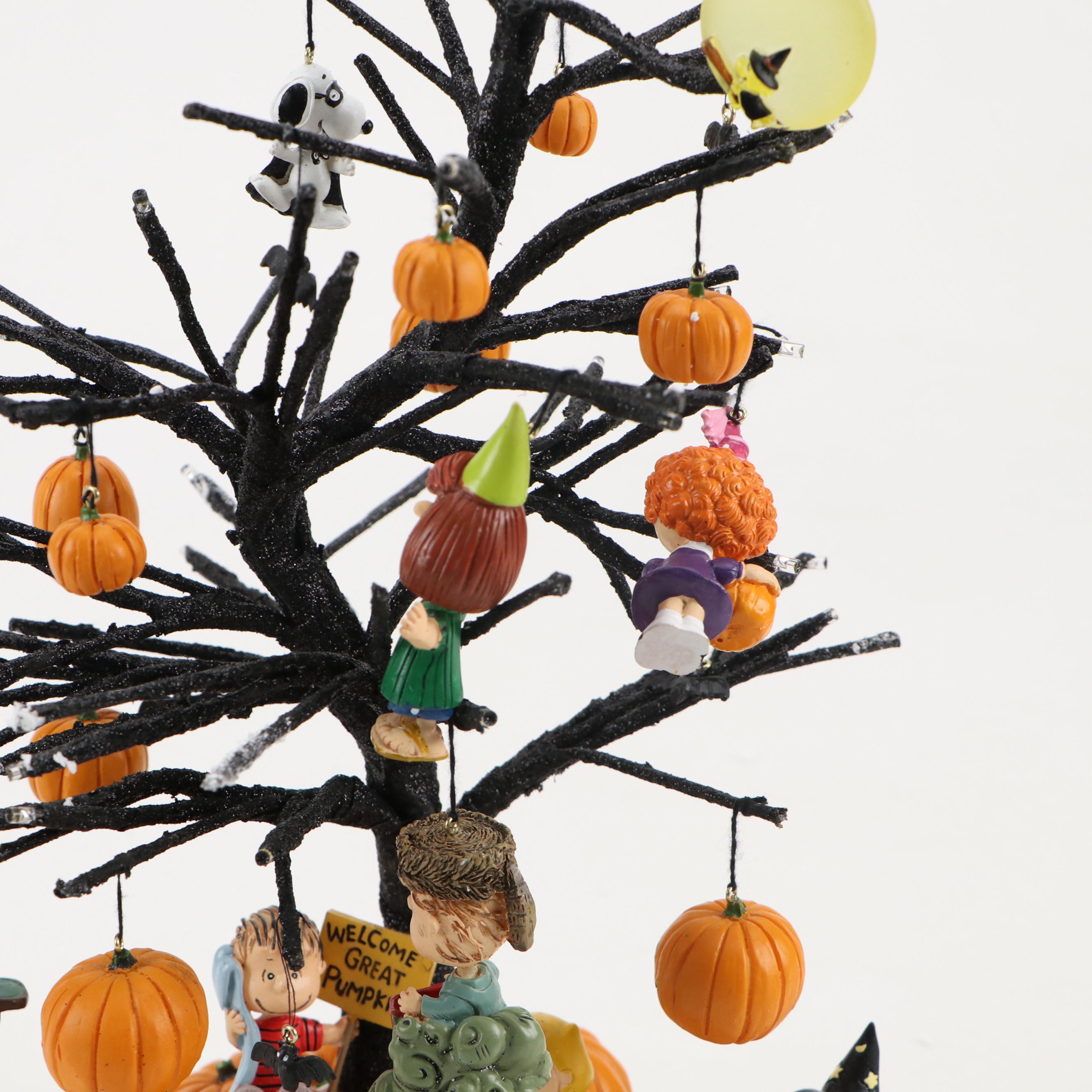 Peanuts "It's The Great Pumpkin" Illuminated Halloween Tabletop Tree
