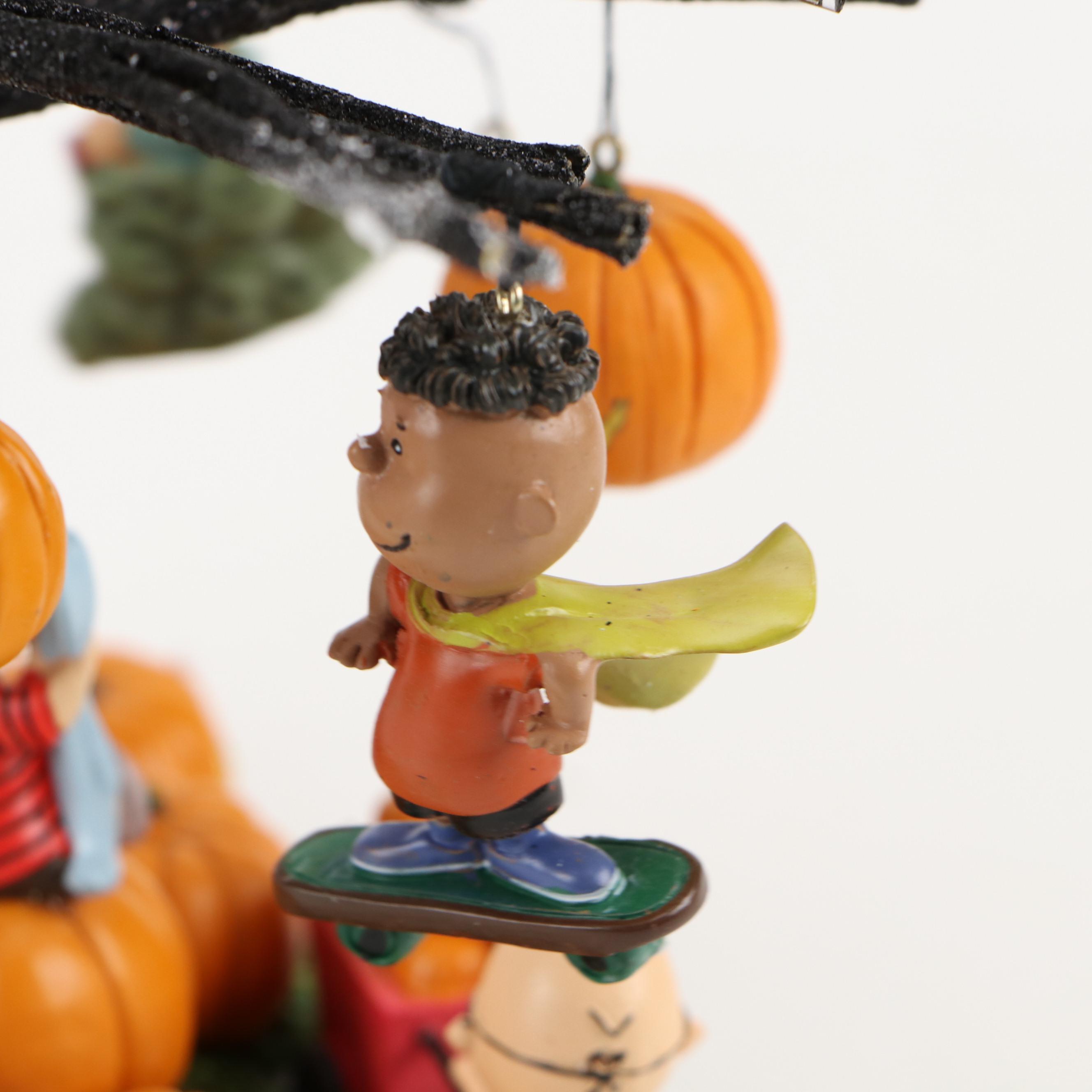 Peanuts "It's The Great Pumpkin" Illuminated Halloween Tabletop Tree