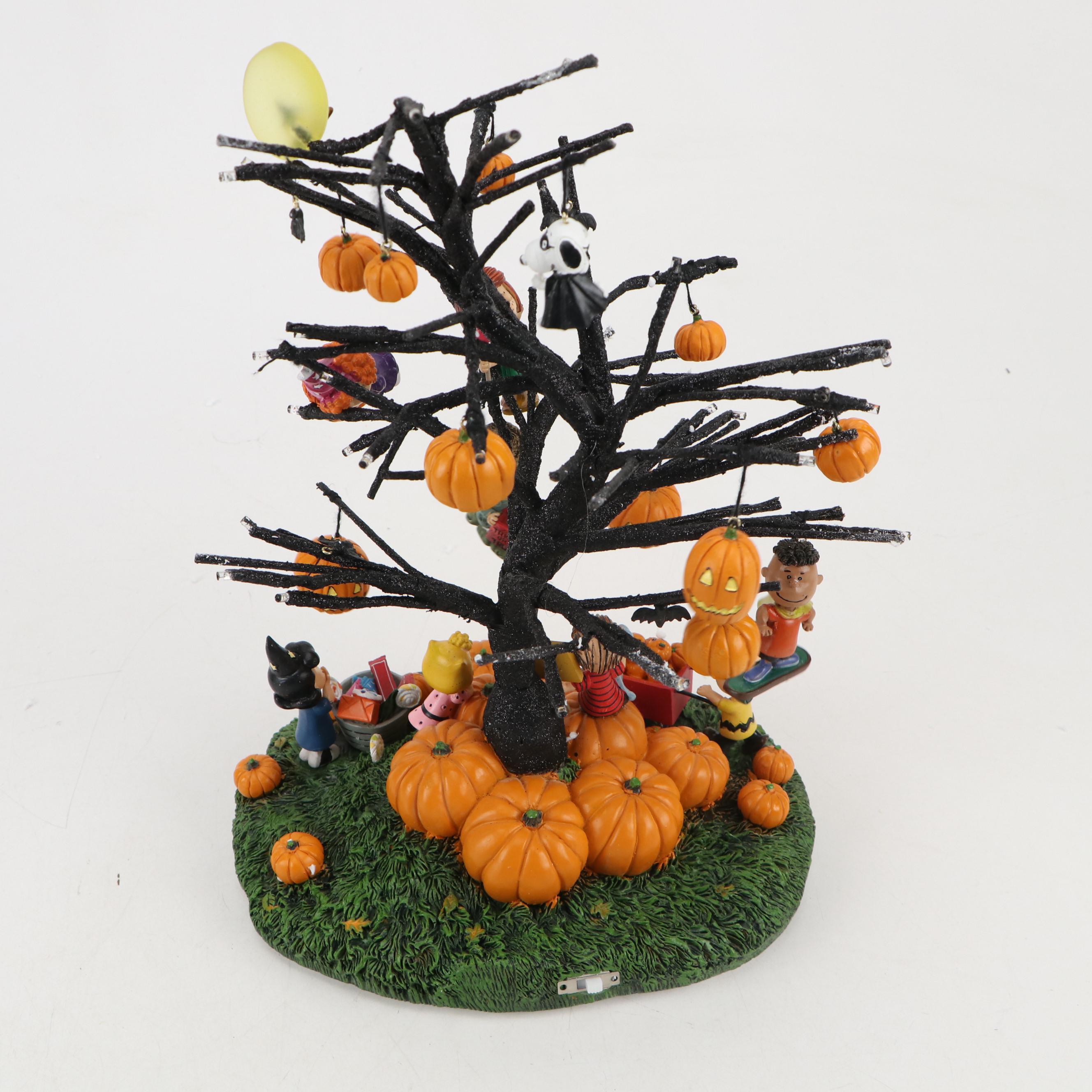 Peanuts "It's The Great Pumpkin" Illuminated Halloween Tabletop Tree