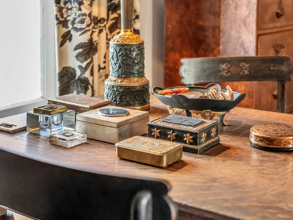 Borghese Rococo Style Ebonized and Giltwood Table Lamp, Mid/Late 20th C.