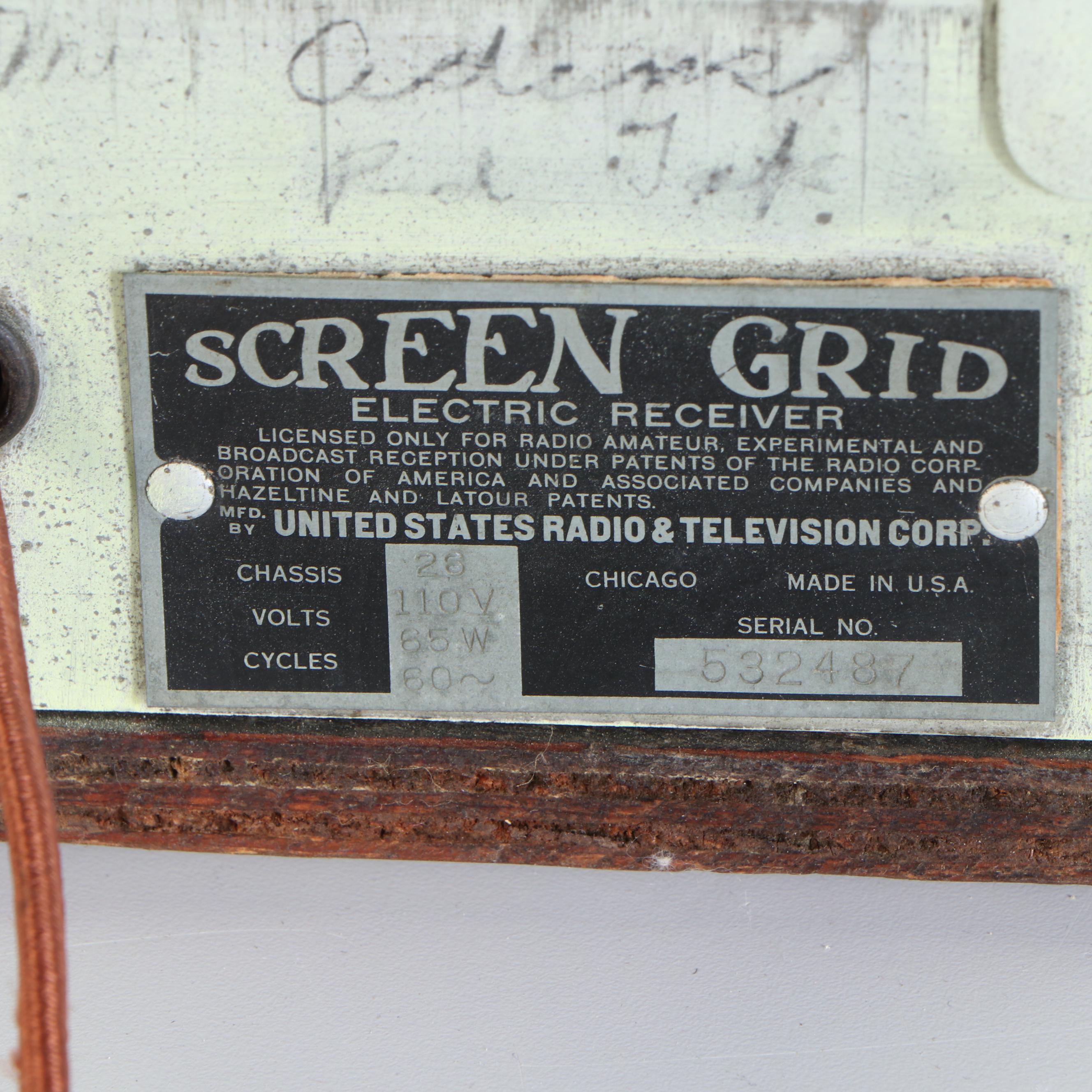 Art Deco Gloritone Cathedral Style Wood Veneer Radio, Early 20th Century